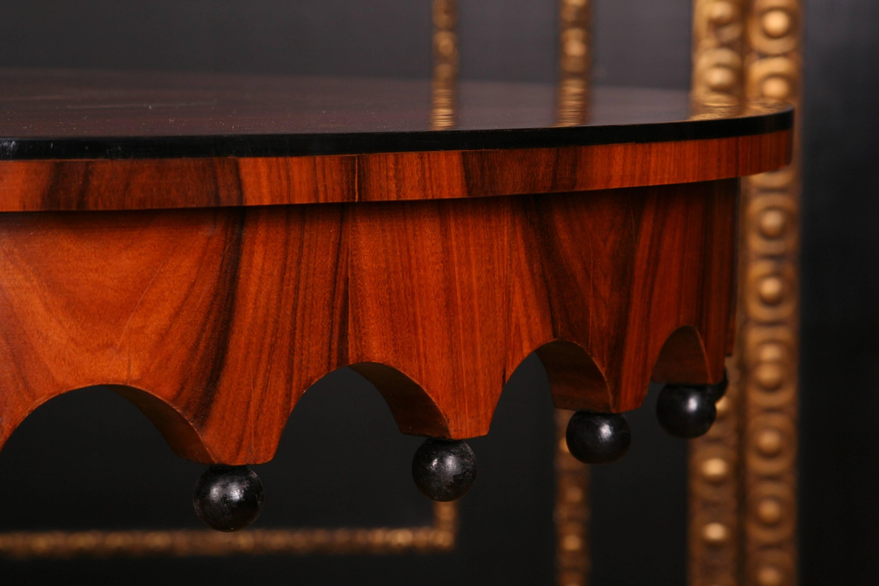 19th Century Elegant Oval Table in Biedermeier Style with exotic Rosewood Veneer 1