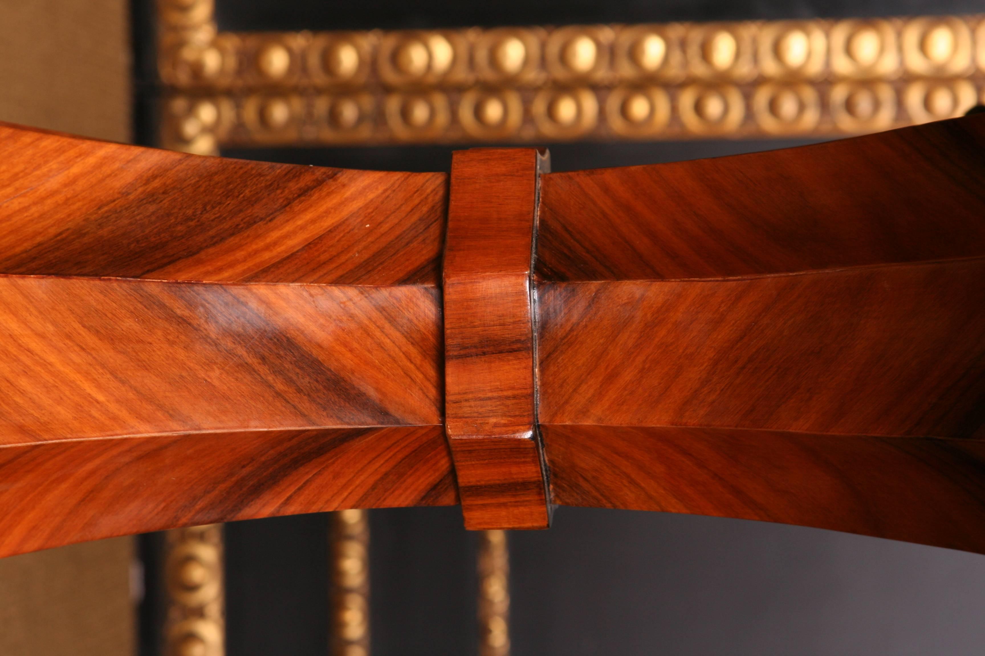 19th Century Elegant Oval Table in Biedermeier Style with exotic Rosewood Veneer 2