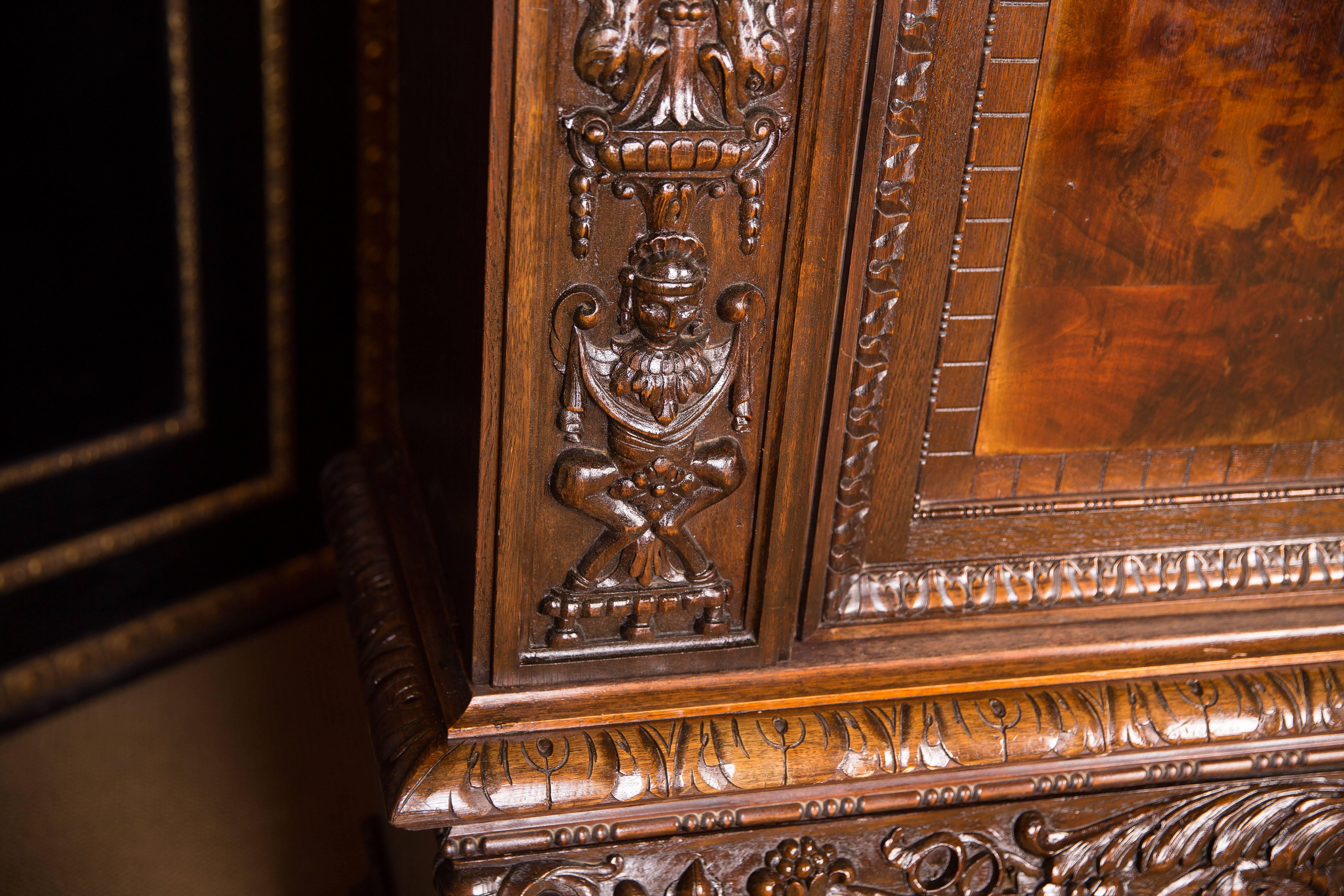 Neo Renaissance Carved Cabinet, circa 1900 In Good Condition In Berlin, DE