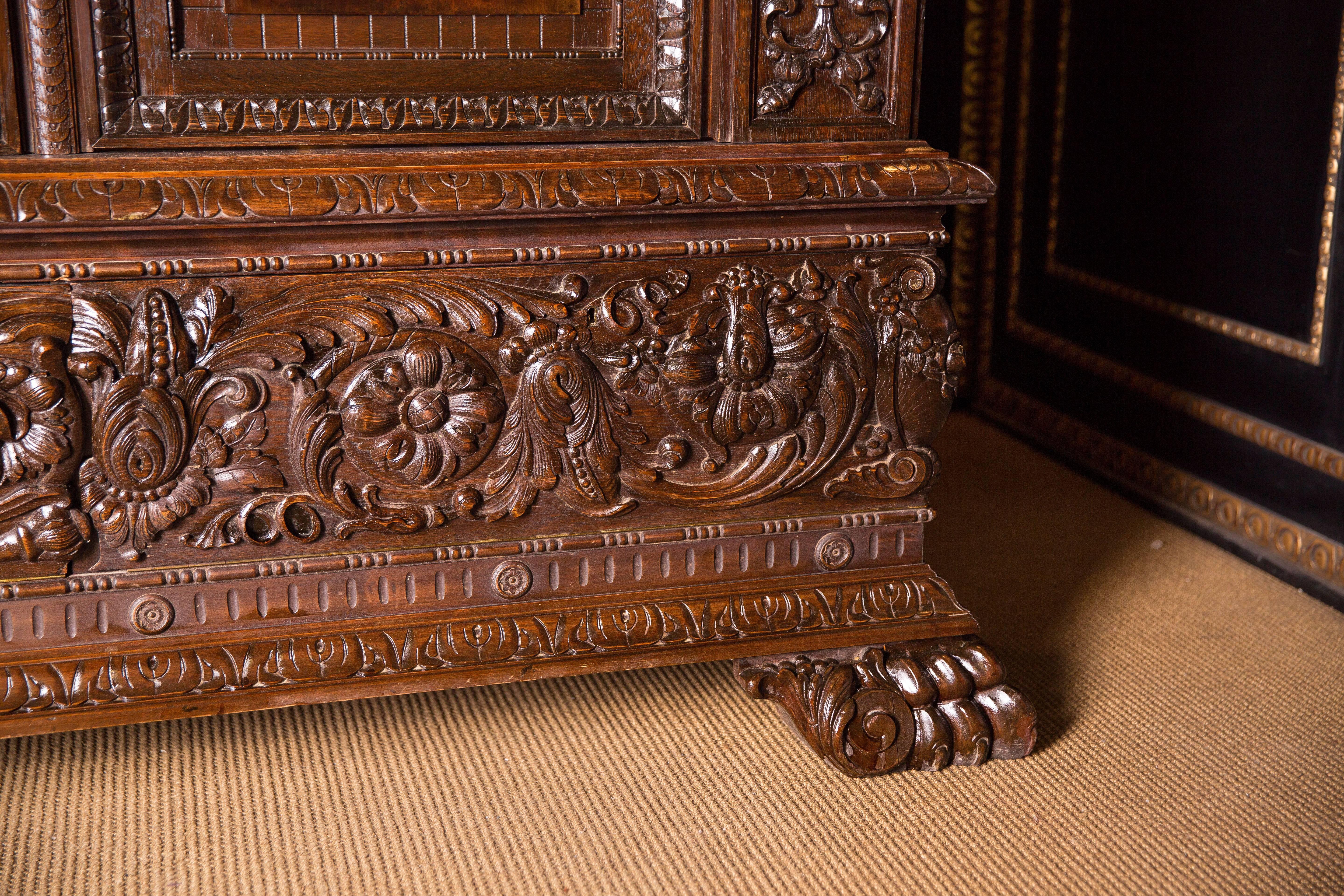 Neo Renaissance Carved Cabinet, circa 1900 4