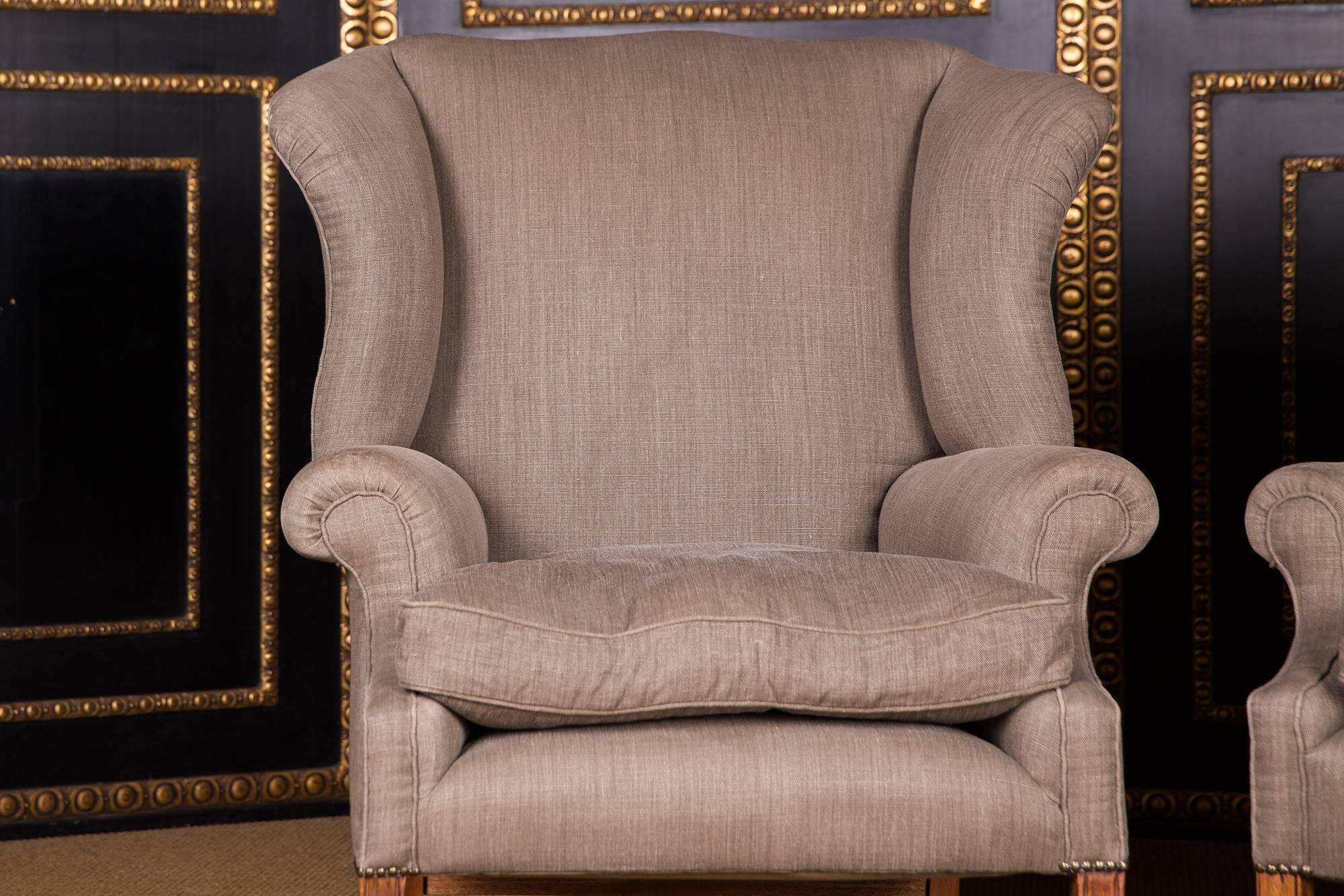 Straight frame on straight legs. Short supports for cambered armrests. High-backed backrest frame. Laterally slightly curved armrests. High quality original classic upholstery with fine linen fabric.

The fabric cover is as new. A timeless