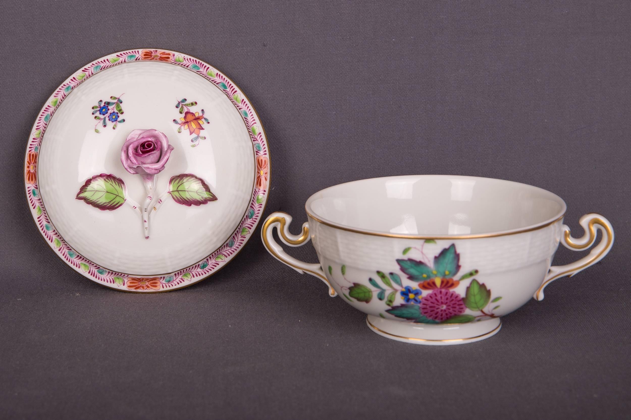 Extensive Rare Herend Dining Service Porcelain with a Lot of Flowers and Gold In Good Condition In Berlin, DE