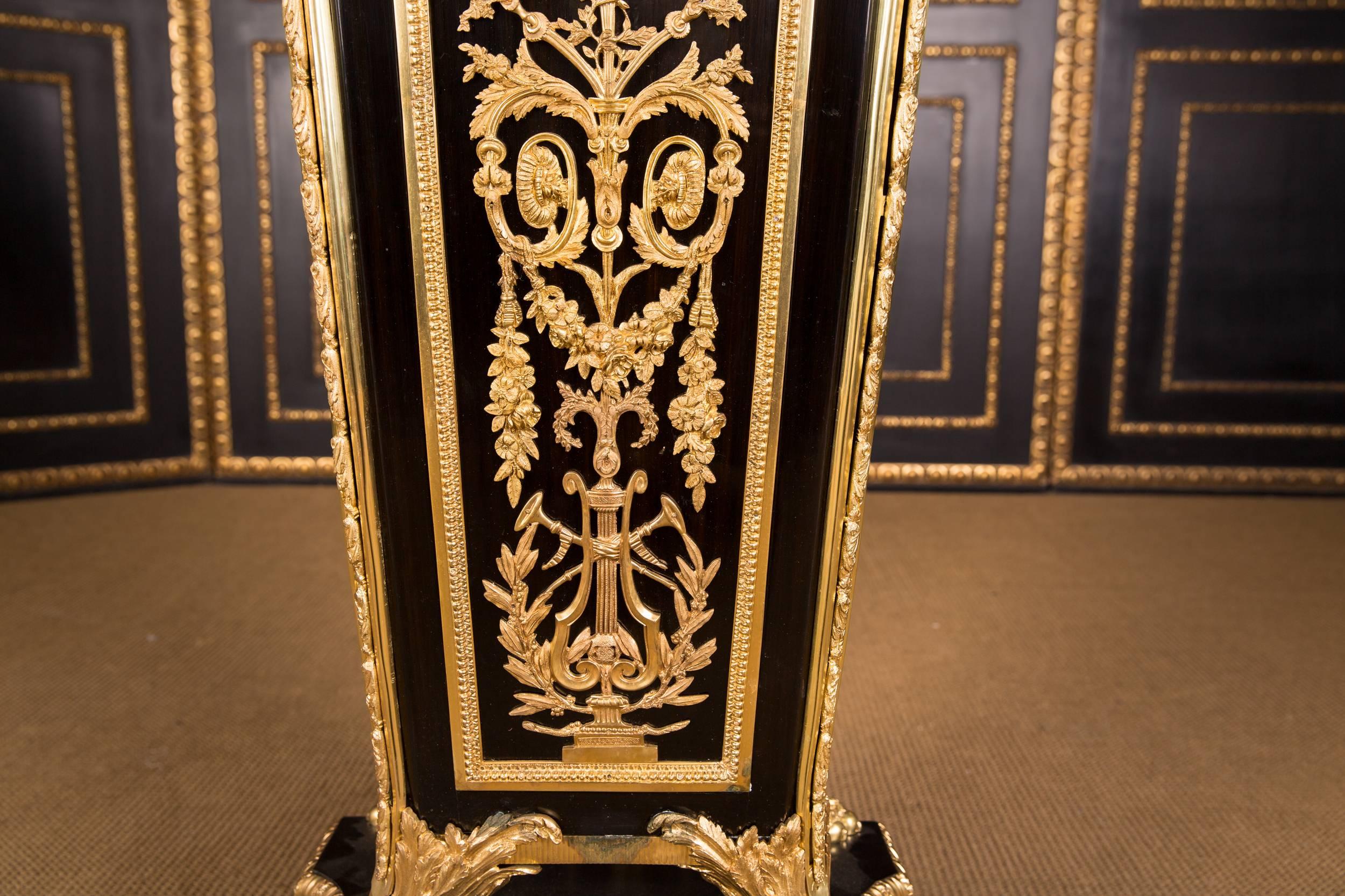 20th Century Majestic Pedestal in the Louis XVI Style According to J. Henri Riesener For Sale