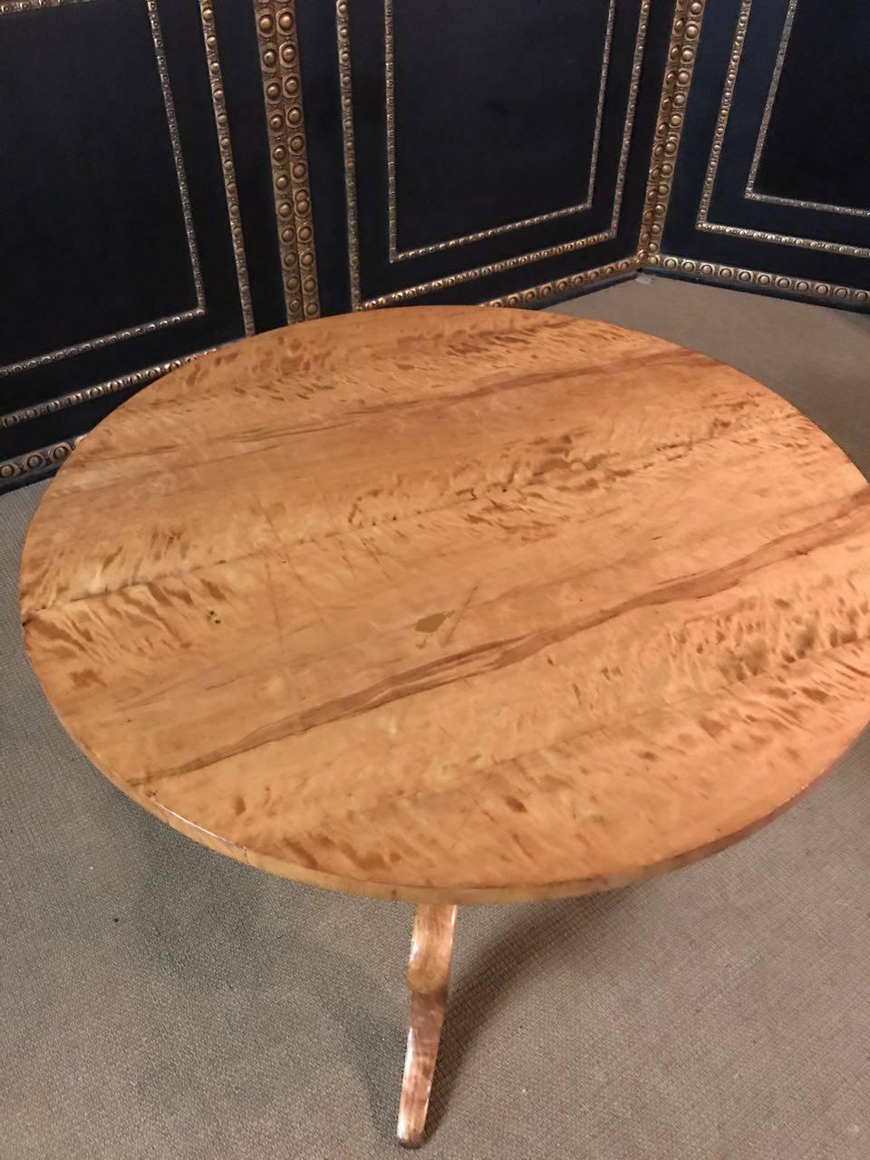 German Early antique Biedermeier Round Folding Table circa 1820 birch veneer