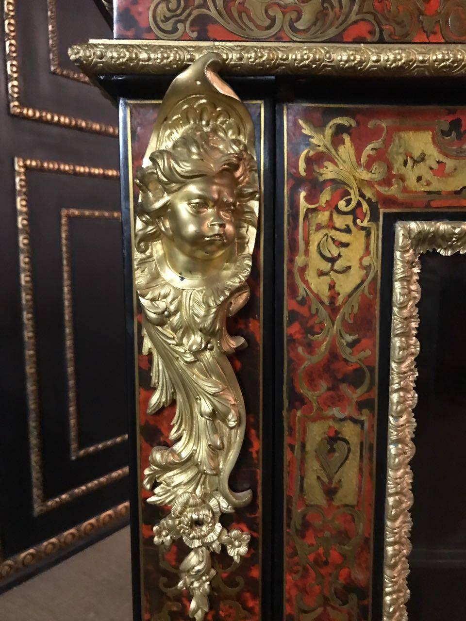 Boulle Meuble de Appui / cabinet cabinet in the style Louis Quatorze Napoleon III Paris, circa 1850-1880
The high-quality, chased fire-gilded bronze are distinctive and of exceptionally good quality. Ebonised solid oakwood with brass inlays Boulle