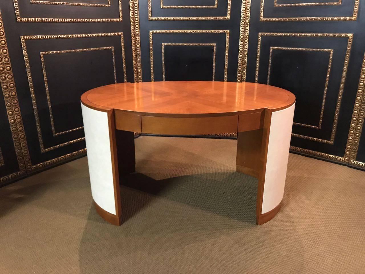 Beautiful curved shape.
The sides are covered with genuine leather.
Wood is cherry tree with a drawer.
From the Nobel company Selva made in Italy.