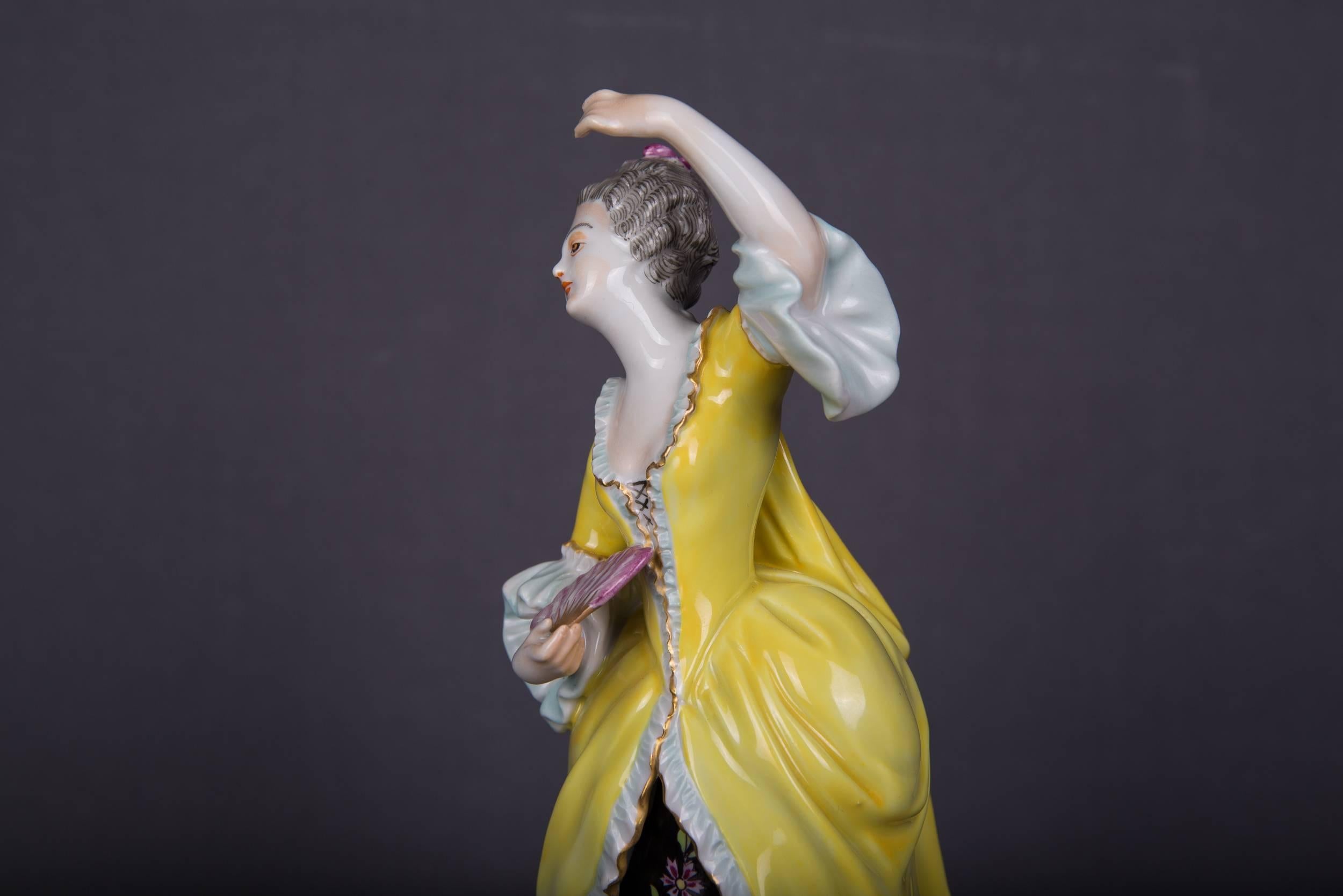 Beautiful Rare Dresden Rococo Figure as a Dancing Lady In Good Condition In Berlin, DE