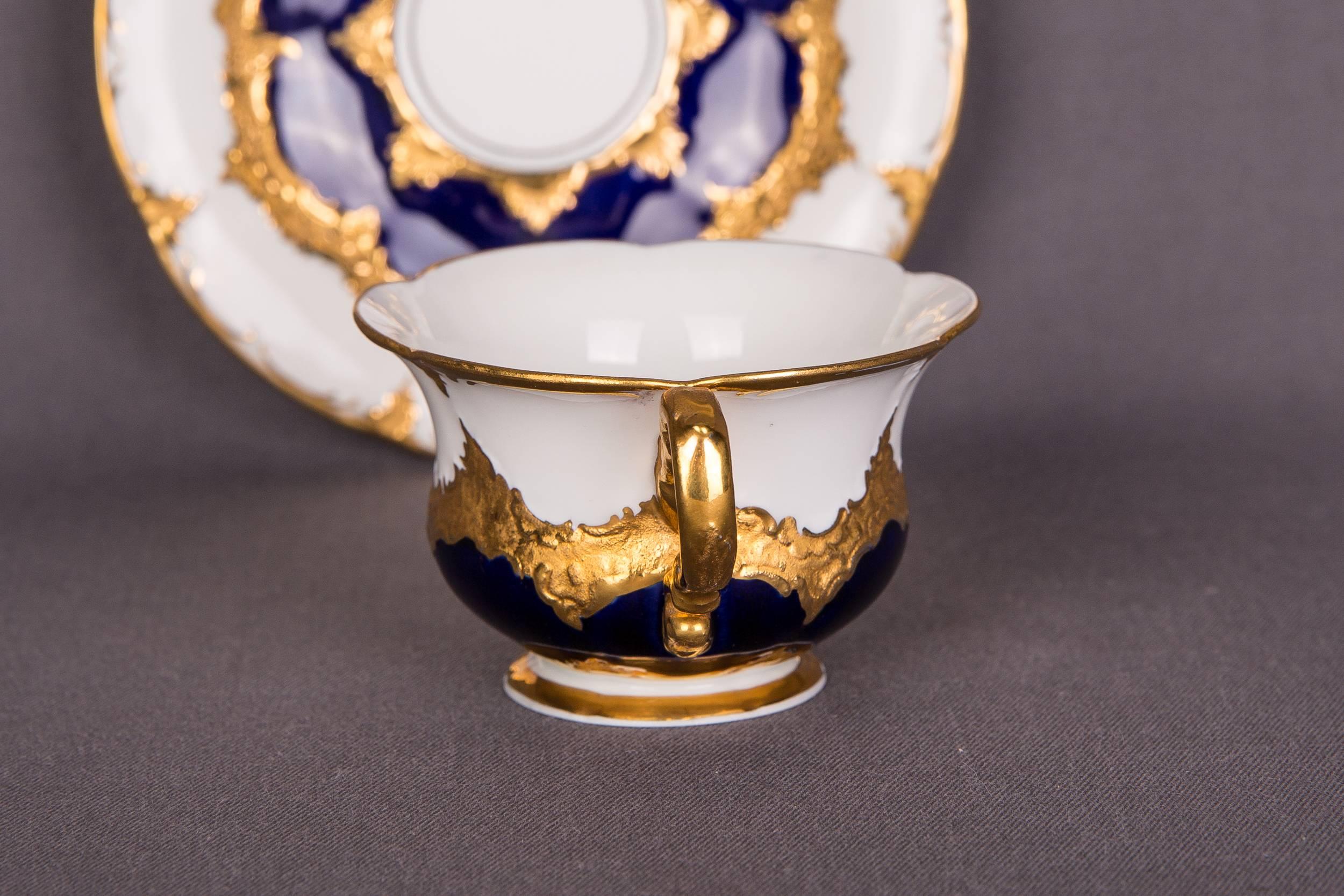 Stunning Meissen Mocha Cup in Decor B Shape with Lots of Gold In Good Condition In Berlin, DE