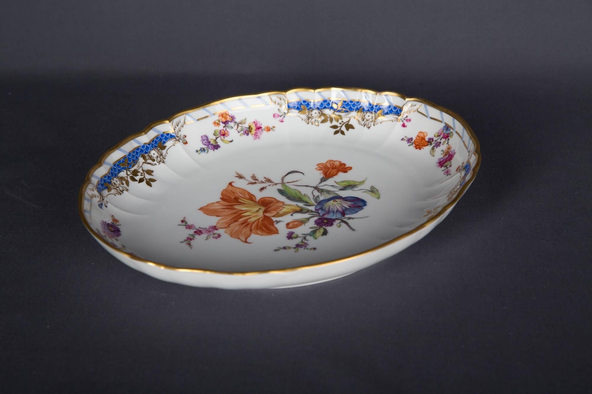 Extremely rare KPM bowl with the highest decoration of Rocaille Breslauer Stadtschloss

Very elaborate and finely painted.

Very fine finish.

KPM 1st choice with painting mark.