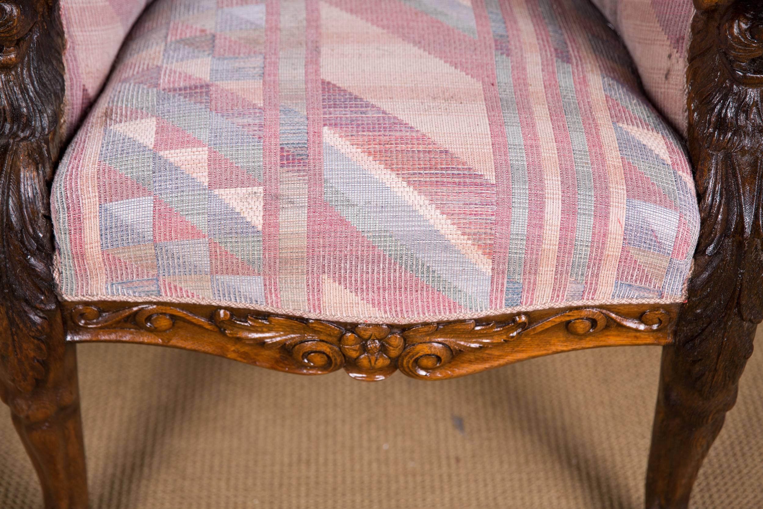 chair with lion head on back