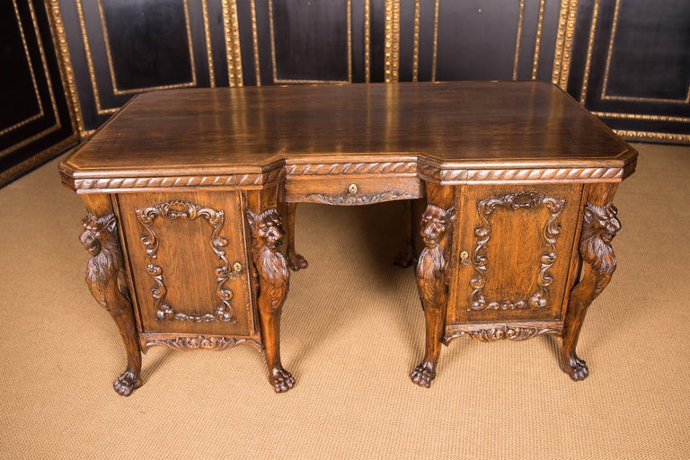 19th Century NeoRenaissance Lion Desk from Oakwood For Sale at 1stdibs