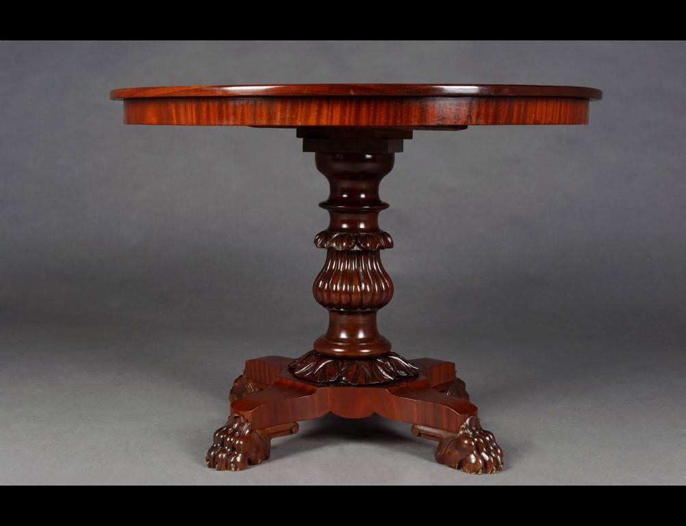 Solid mahogany, partly veneered. Cambered frame, slightly protruding tabletop. The table stands, ending on a balustraded column, ending in lion's paws.

Excellent warm patina, aged over decades. Age-related traces of use.
   