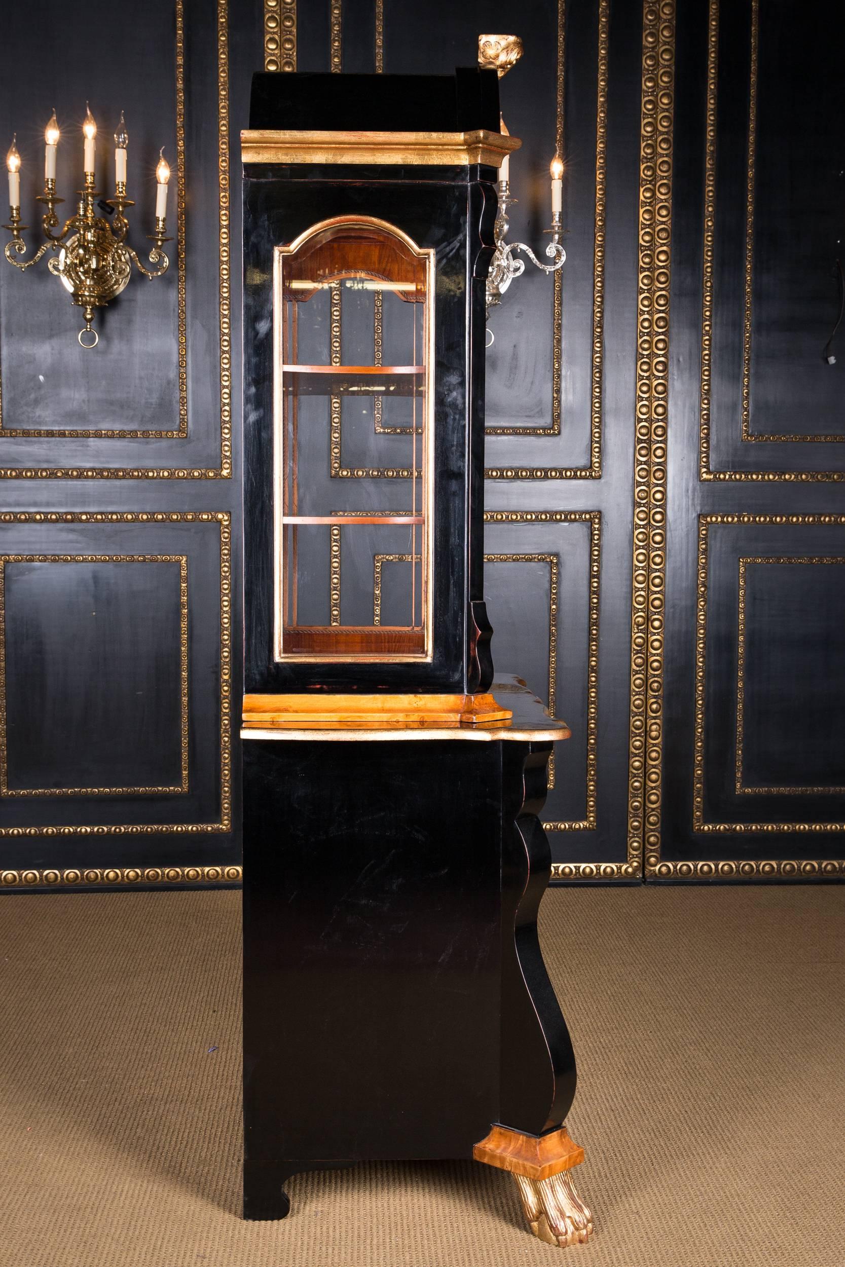 20th Century, Display Cabinet in Dutch Baroque Style Maple Root Veneer 7