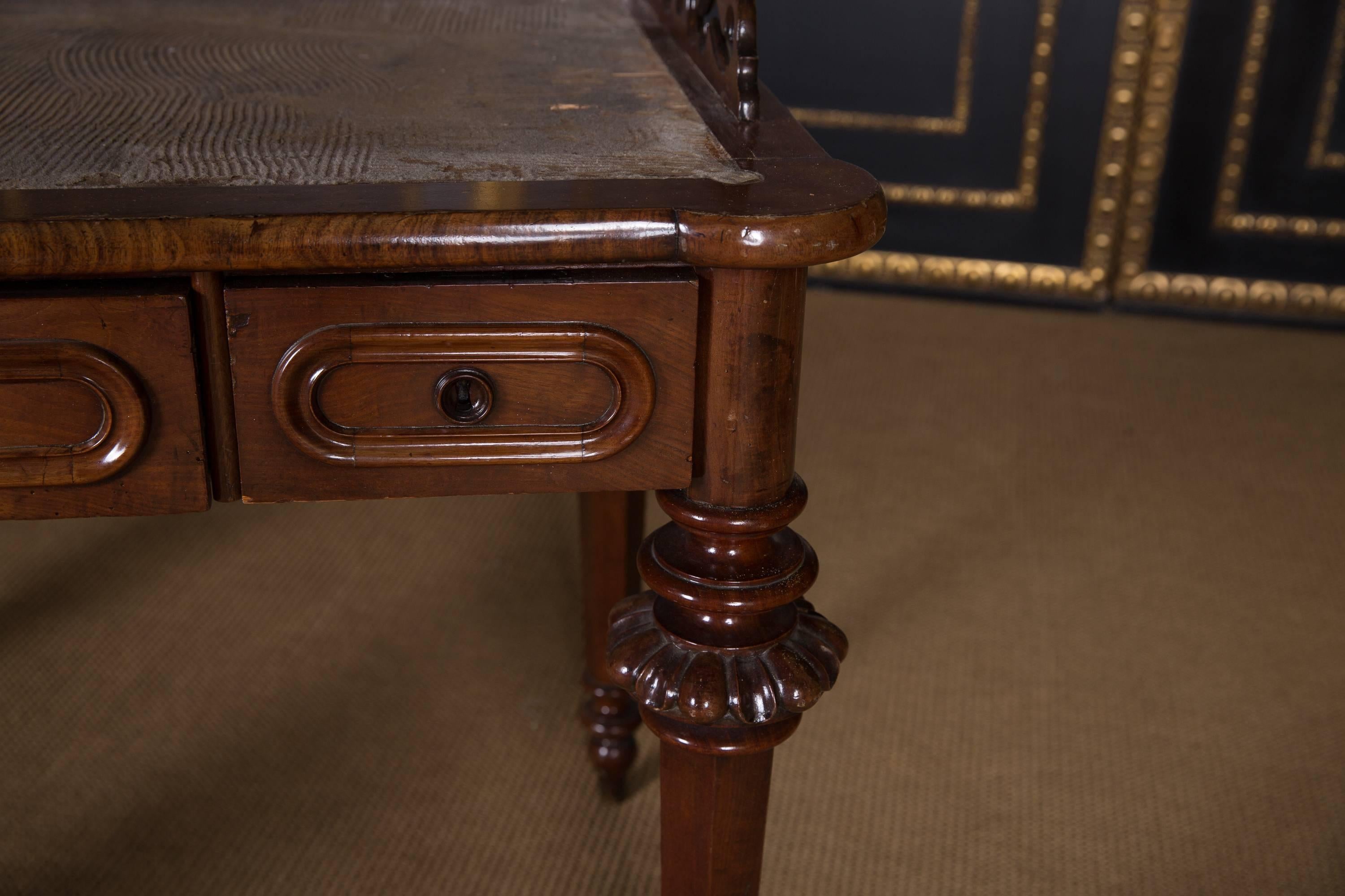 19th Century, Historical Ladies Desk of the Late Biedermeier, Mahogany Veneer 2