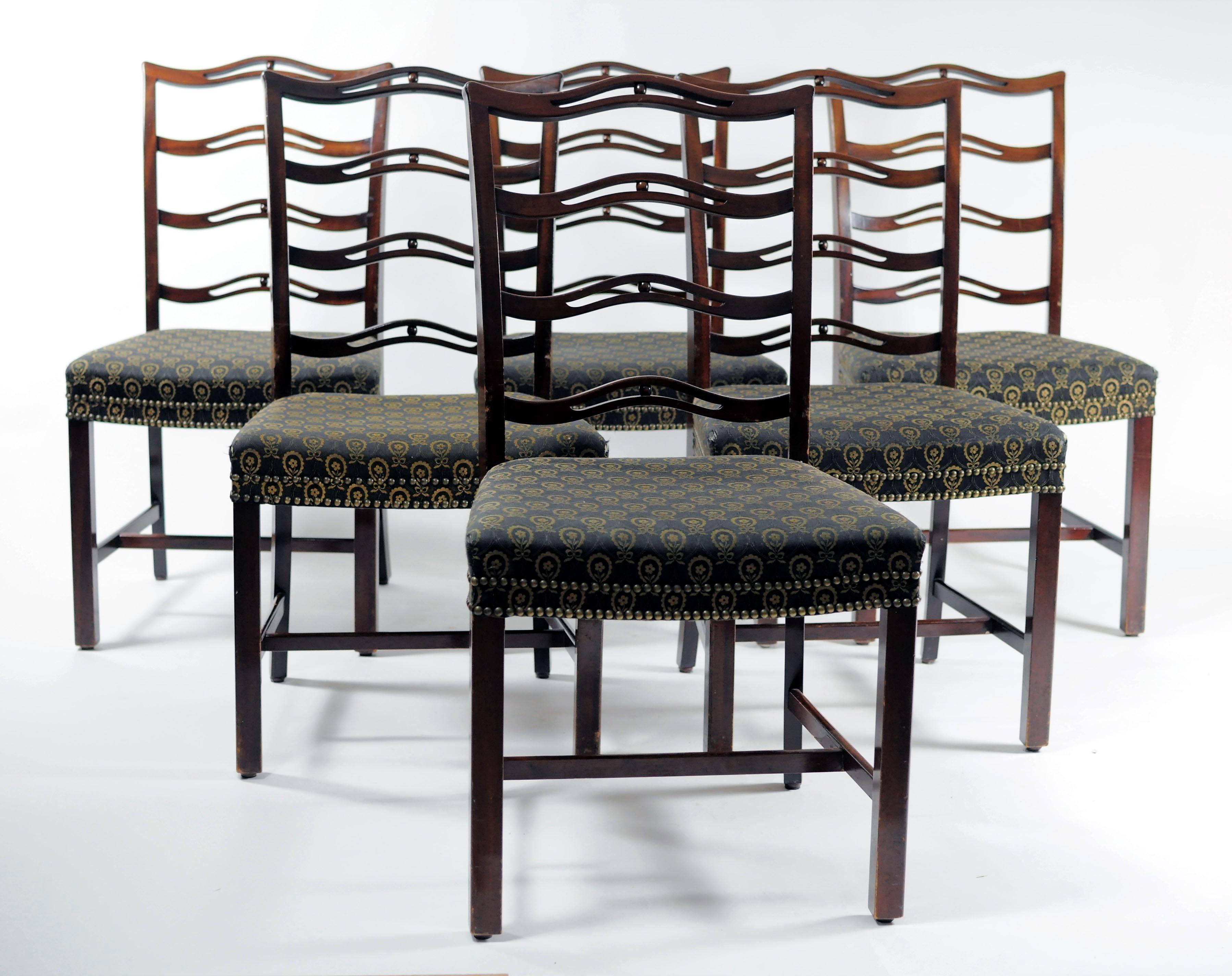 Handcrafted mahogany dining chairs by Danish master cabinetmaker Georg Kofoed in the 1930s with original beautifull fabric upholstery and labels from Georg Kofoeds workshop.

The set of dining chairs features very well crafted elegant frames and