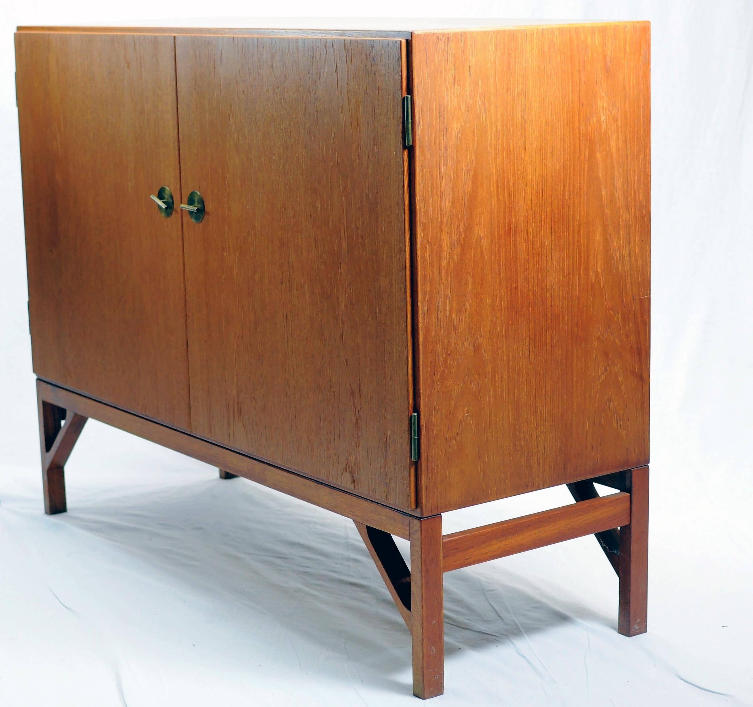 Well crafted Børge Mogensen teak sideboard manufactured by C.M Madsen for FDB.

The spacious sideboard is in very good condition and features front doors decorated with small brass grips and a very spacious inside that can easily be adjusted to