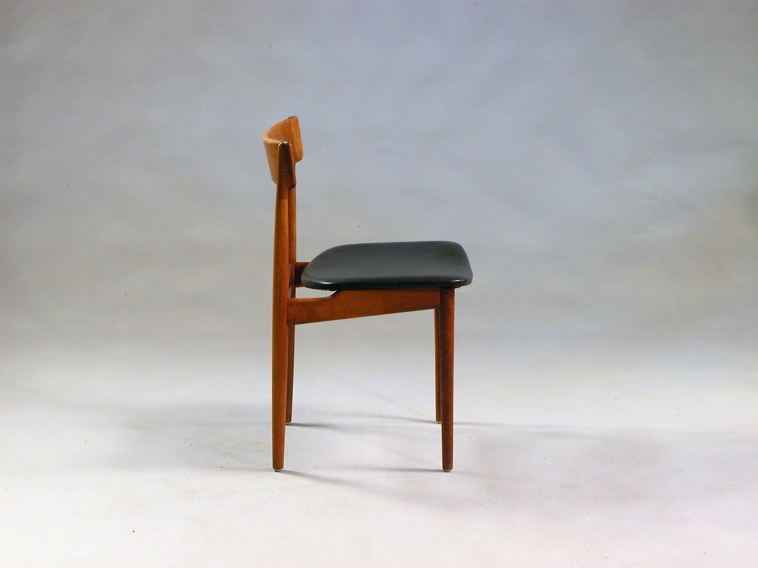 Scandinavian Modern 1960s Henry Rosengren Hansen 4 Model 39 Teak Dining Chairs in Teak and Leather