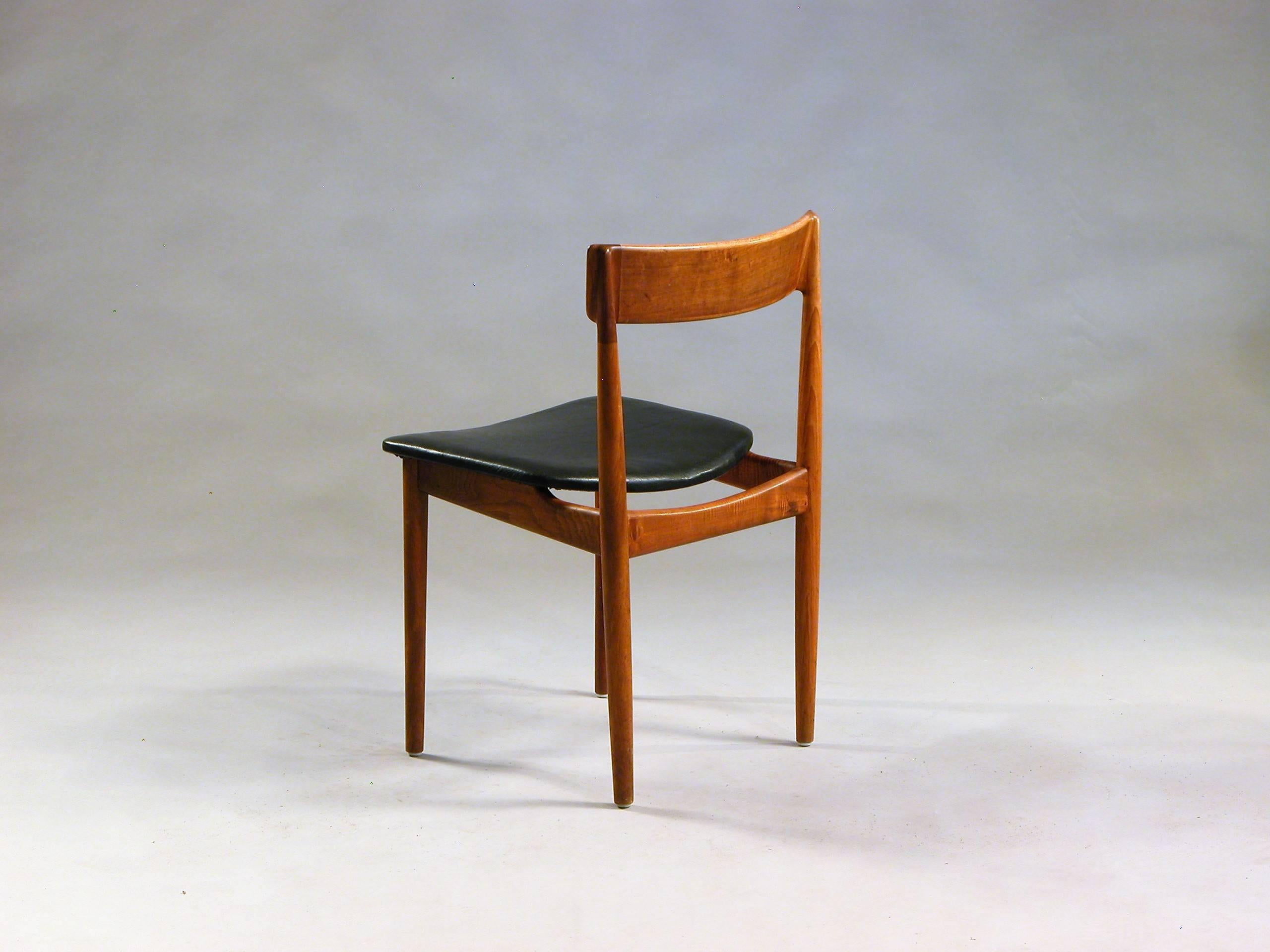 Danish 1960s Henry Rosengren Hansen 4 Model 39 Teak Dining Chairs in Teak and Leather
