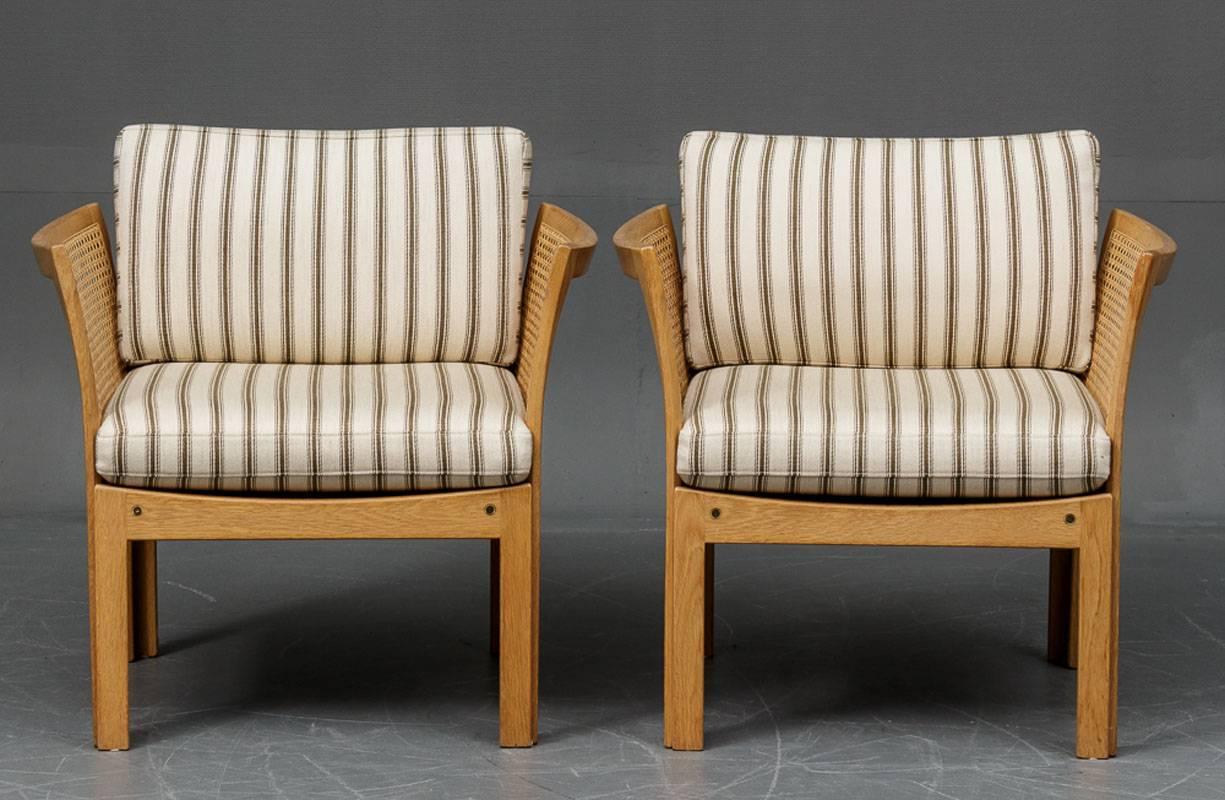 The plexus lounge chairs were designed by Illum Wikkelsø in the 1960s and produced by CFC Silkeborg.

The lounge chairs have been overlooked and refinished by our cabinetmaker and features a frame in oak with braided sides and back and fabric