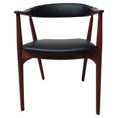 Th. Poltrona Harlev in teak rivestita in pelle nera. Condizioni eccellenti