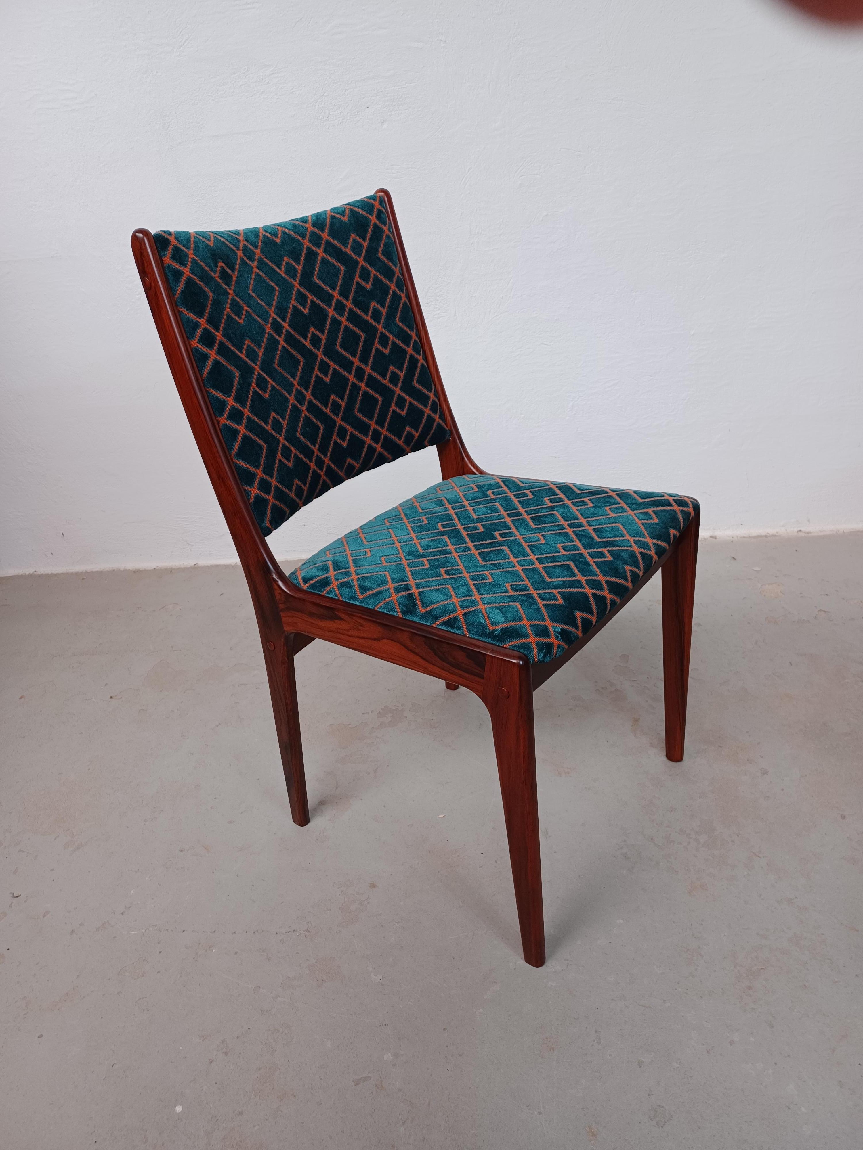 Acht anpassbare Johannes Andersen Palisander Esszimmerstühle Exellenter Condit im Angebot 3