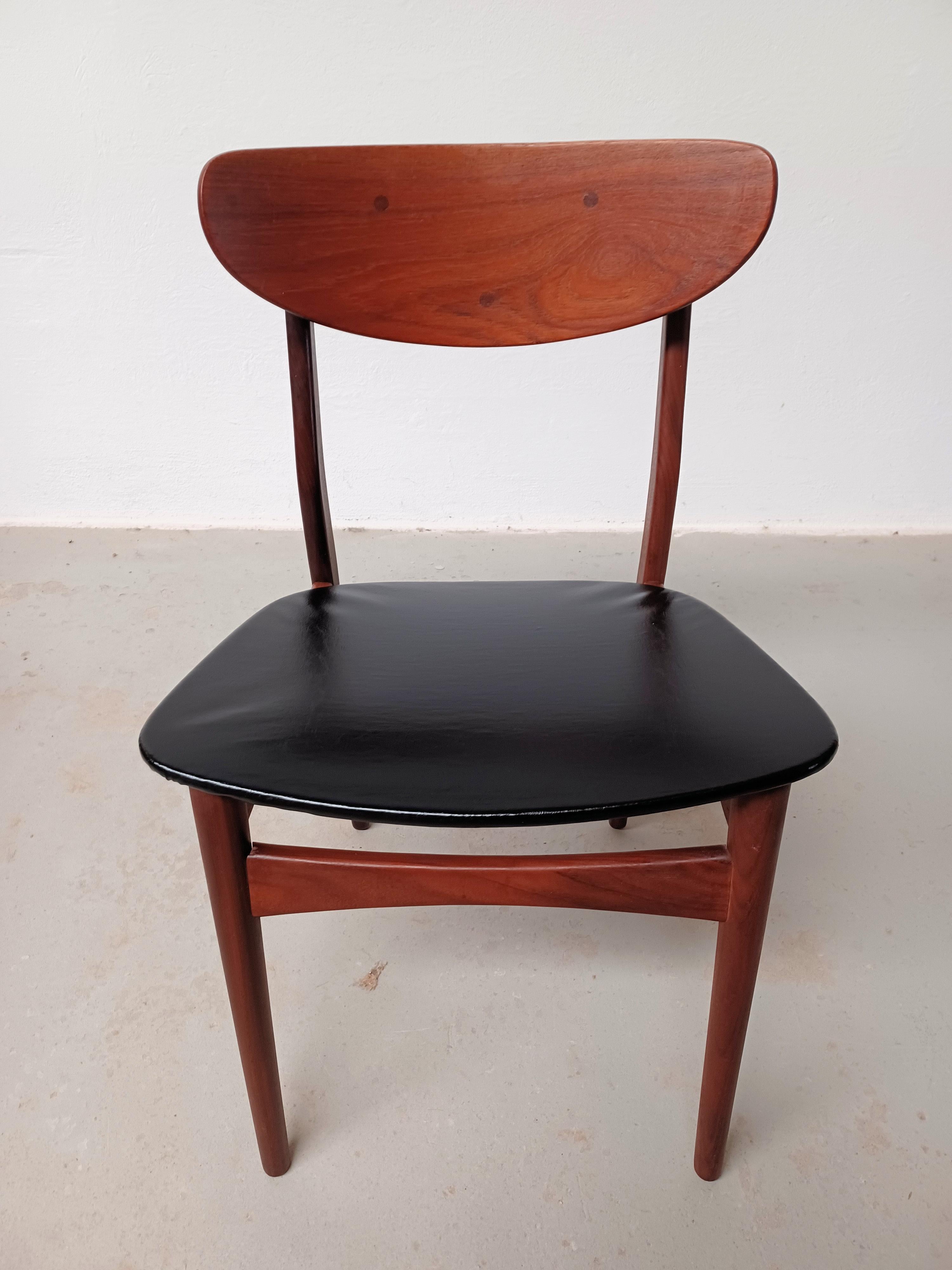 Set di quattro sedie da pranzo danesi su misura restaurate degli anni '60 in teak in vendita 7