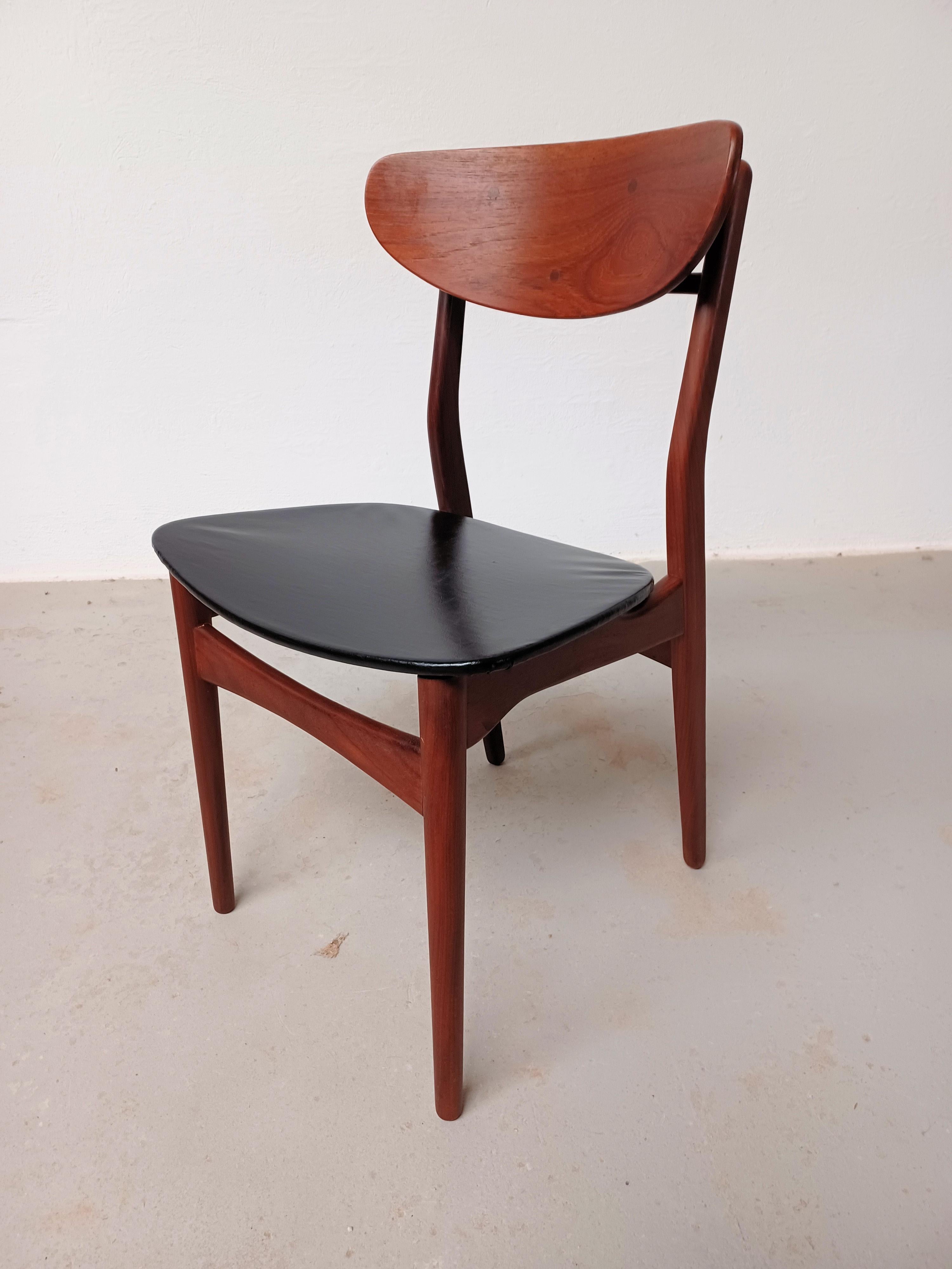 Danese Set di quattro sedie da pranzo danesi su misura restaurate degli anni '60 in teak in vendita