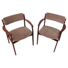 Lot de deux fauteuils en palissandre des années 1970, entièrement restaurés, rembourrage refait