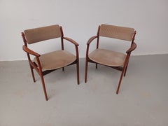 Lot de deux fauteuils en palissandre des années 1970, entièrement restaurés, rembourrage refait