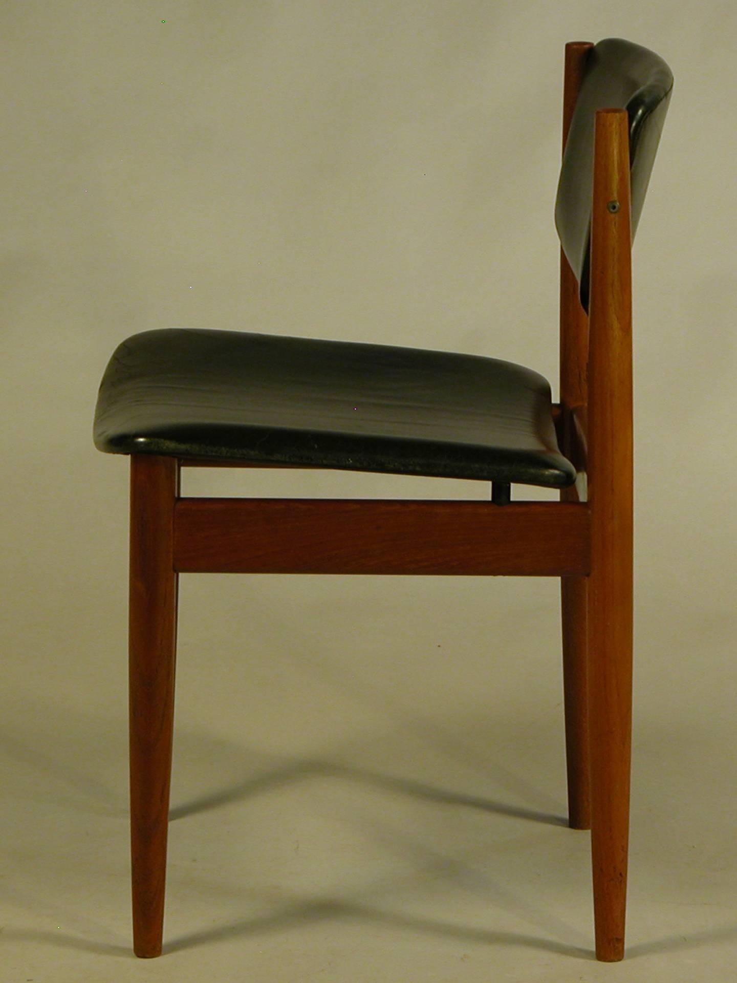 Mid-Century Modern 1960s Finn Juhl Model 198 Dining Chair in Teak and Black Leather - France & Sonn