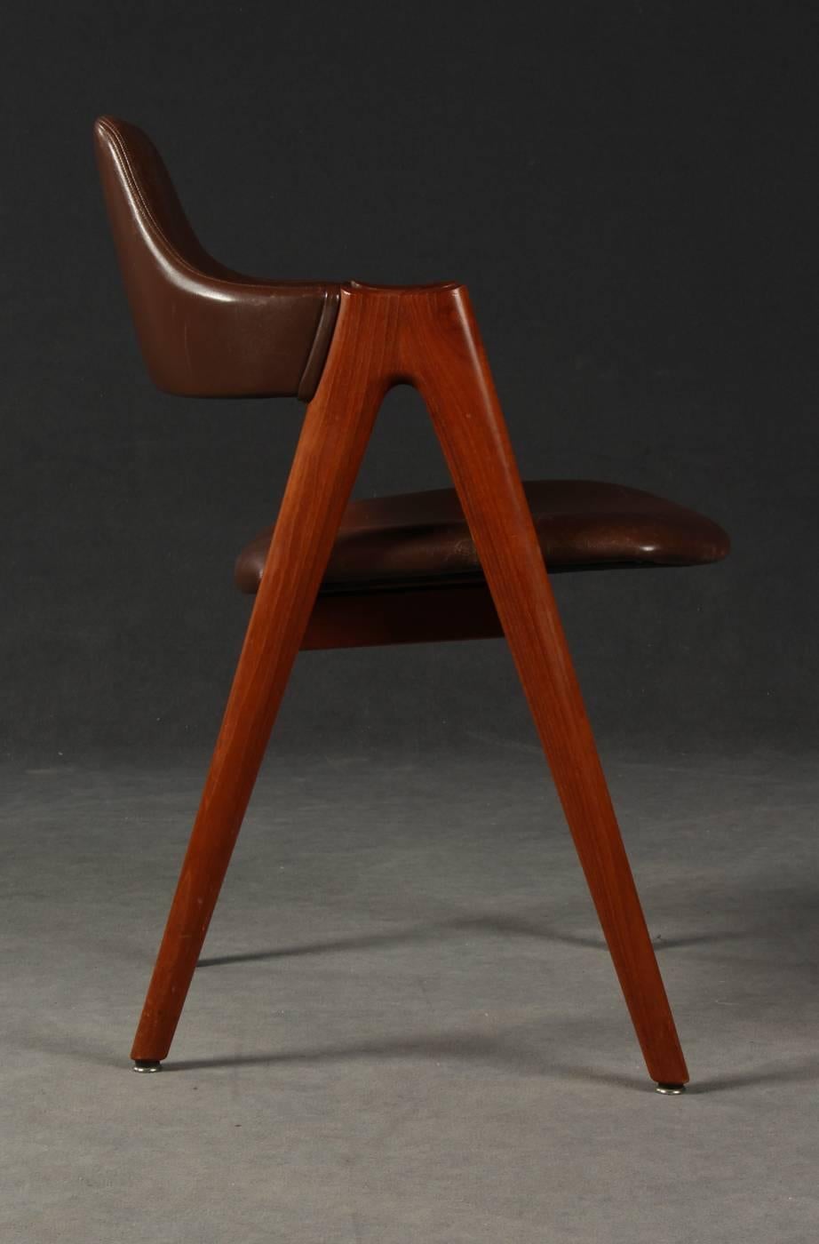 The Compass chairs are quite rare and were designed by Kai Kristiansen for SVA Møbler in 1958.
The Compass chair is a very comfortable chair that can easily stand alone in your house. The chair is in original but very good condition.

If you are