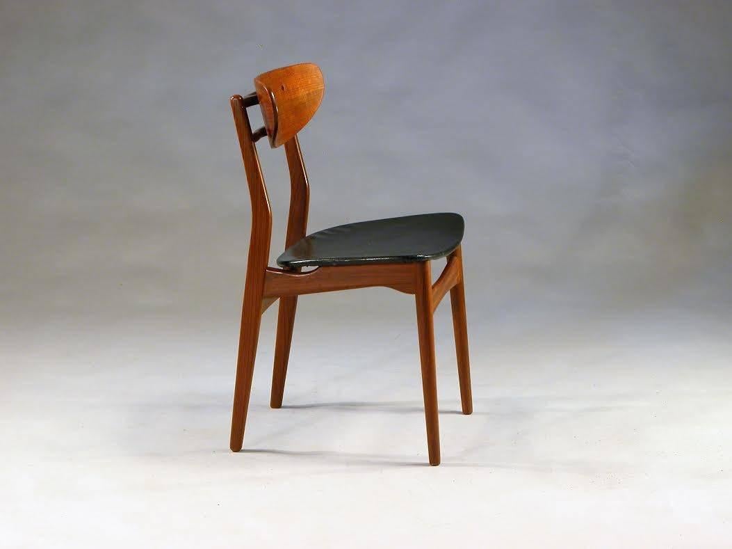 Mid-20th Century 1960s Set of Eight Danish Dining Chairs in teak and Black Leatherette For Sale