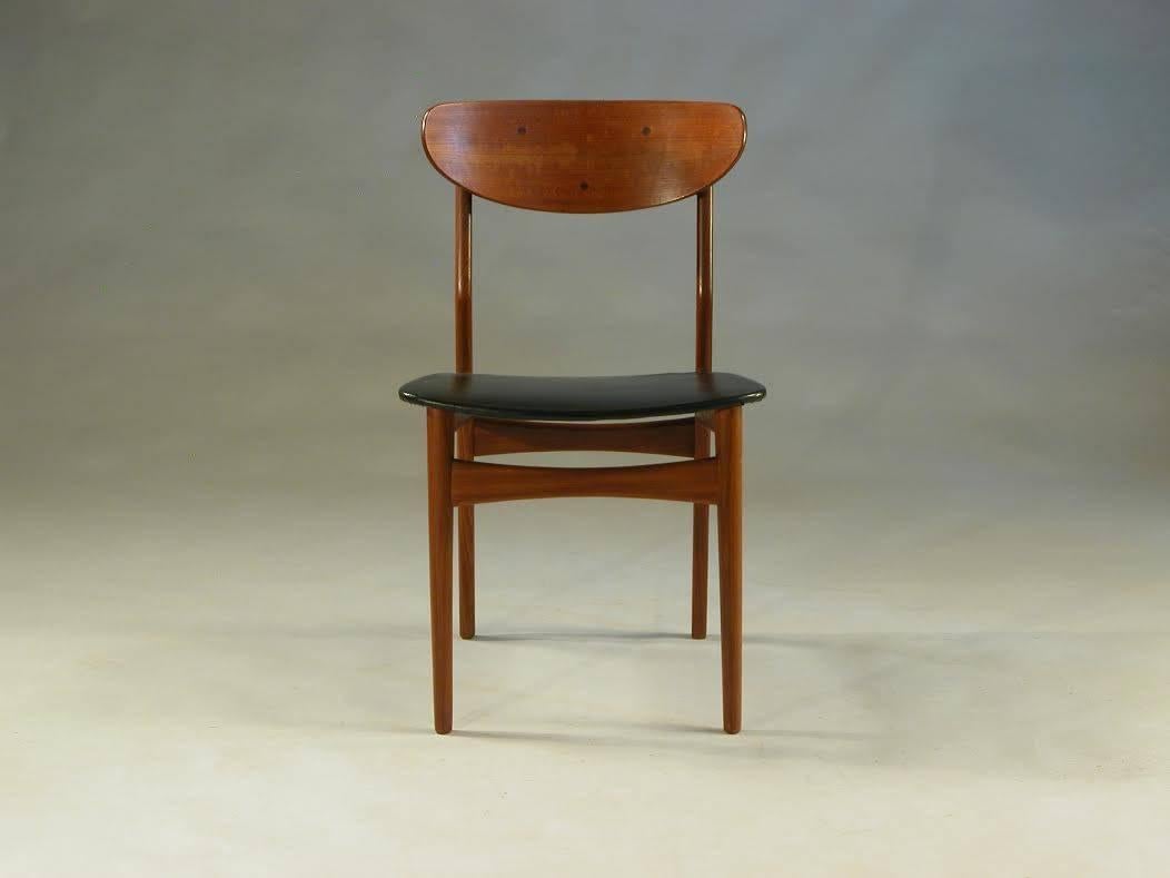 Woodwork 1960s Set of Eight Danish Dining Chairs in teak and Black Leatherette For Sale
