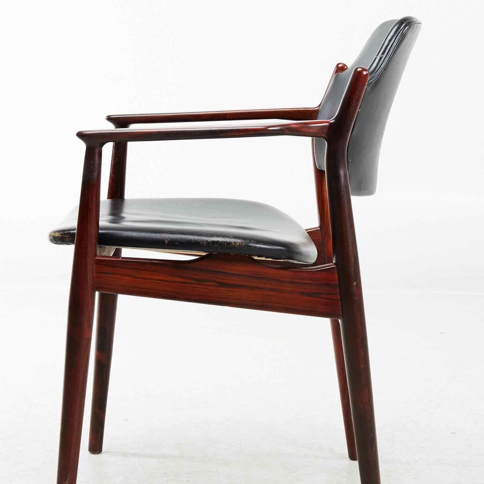 Arne Vodders model 62A armchair was designed in 1961 for Sibast Møbler.

The comfortable armchair in rosewood is in very good condition with refinished frame and original leather upholstery.  The chair is evidence of what good designers and skilled