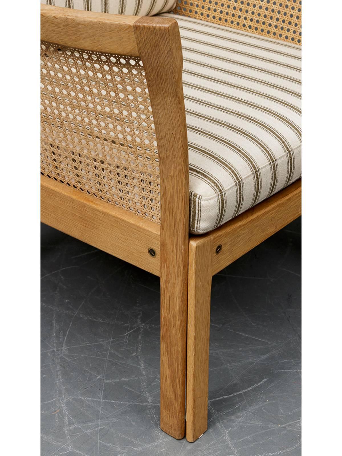 Scandinavian Modern 1960s Illum Vikkelsø Plexus Easy Chair in Oak and White Fabric CFC Silkeborg