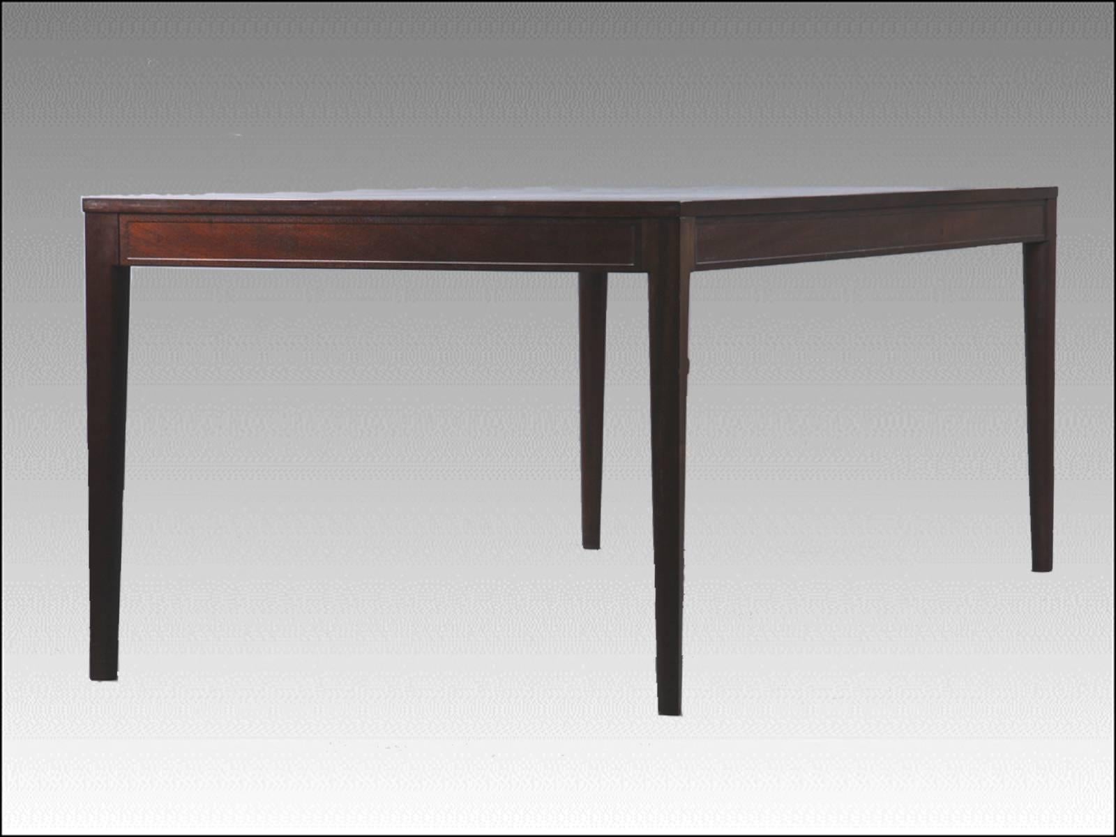 1960s Finn Juhl mahogany dining or conference table from the diplomat series by Cado

Finn Juhl designed a series of furniture´from 1961 called the Diplomat series with chairs, desks, tables, cabinets and other furniture that was made in Bangkok