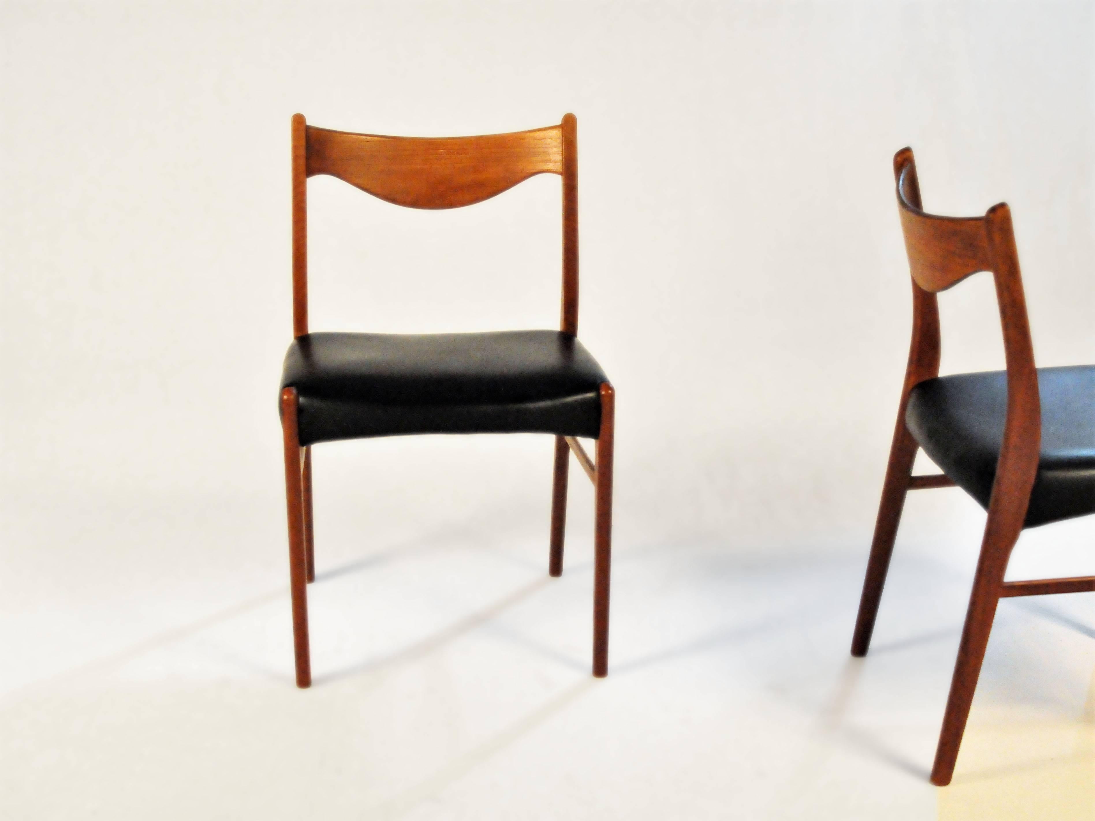 Scandinavian Modern 1960s Ejnar Larsen and Axel Bender Madsen Teak Dining Chairs