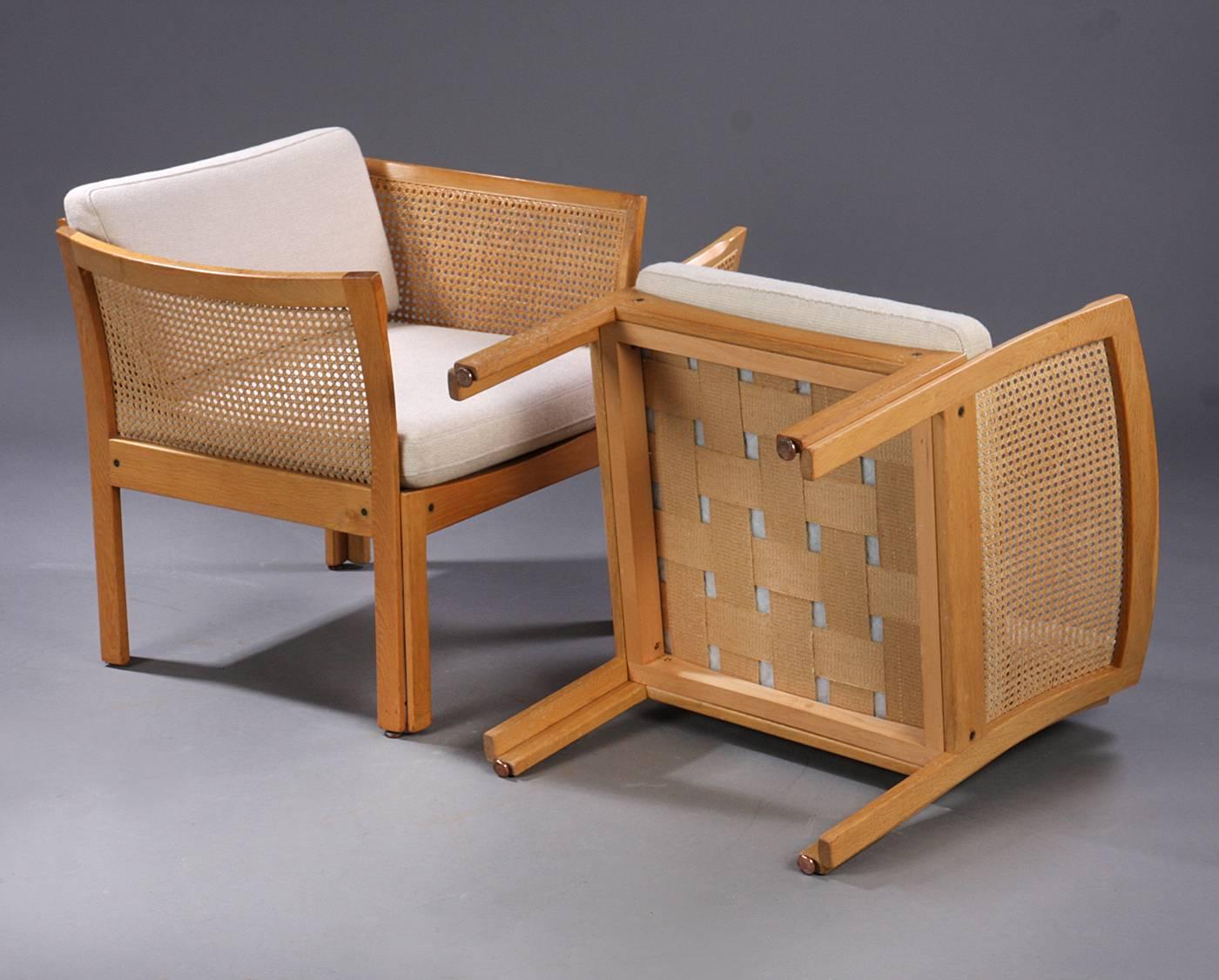 Danish 1960s Illum Vikkelso Plexus Easy Chairs in Oak and White Fabric CFC Silkeborg