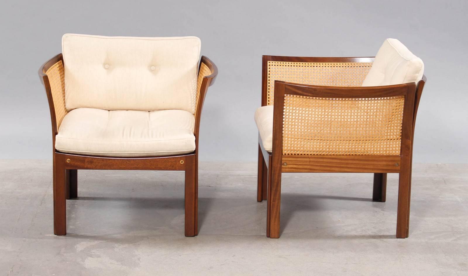 Scandinavian Modern 1960s Illum Vikkelso Set of Two Plexus Easy Chairs in Mahogany and White Fabric