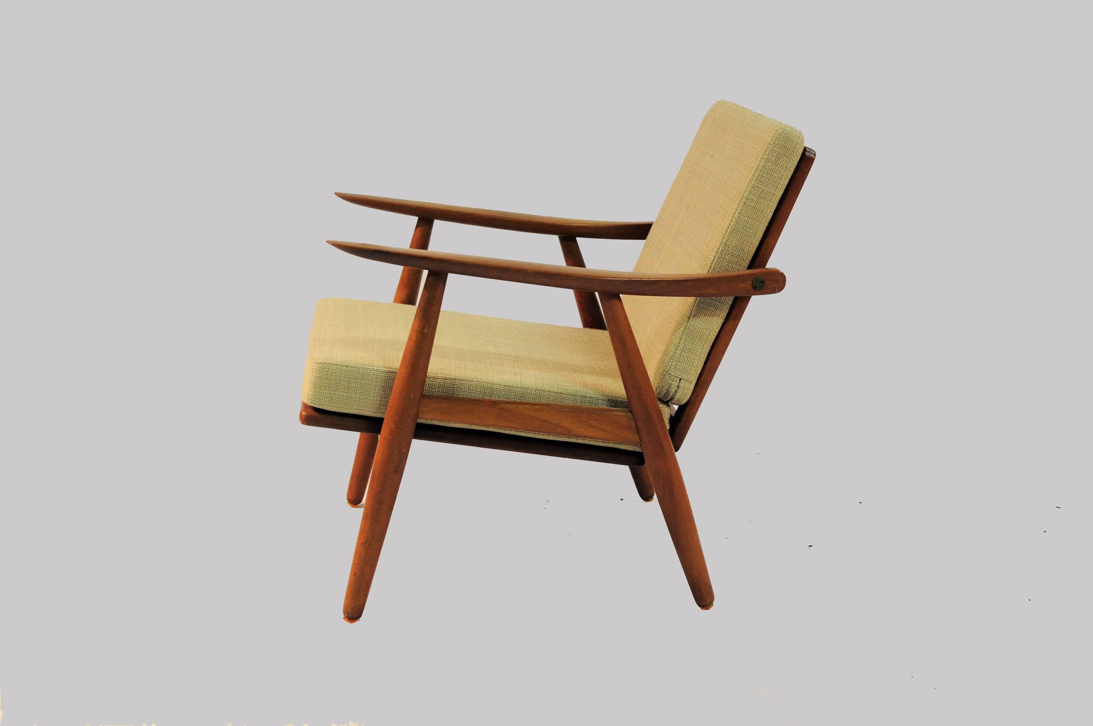 1950s Set of Two H.J. Wegner Model 240 Oak Lounge Chairs, GETAMA In Good Condition In Knebel, DK