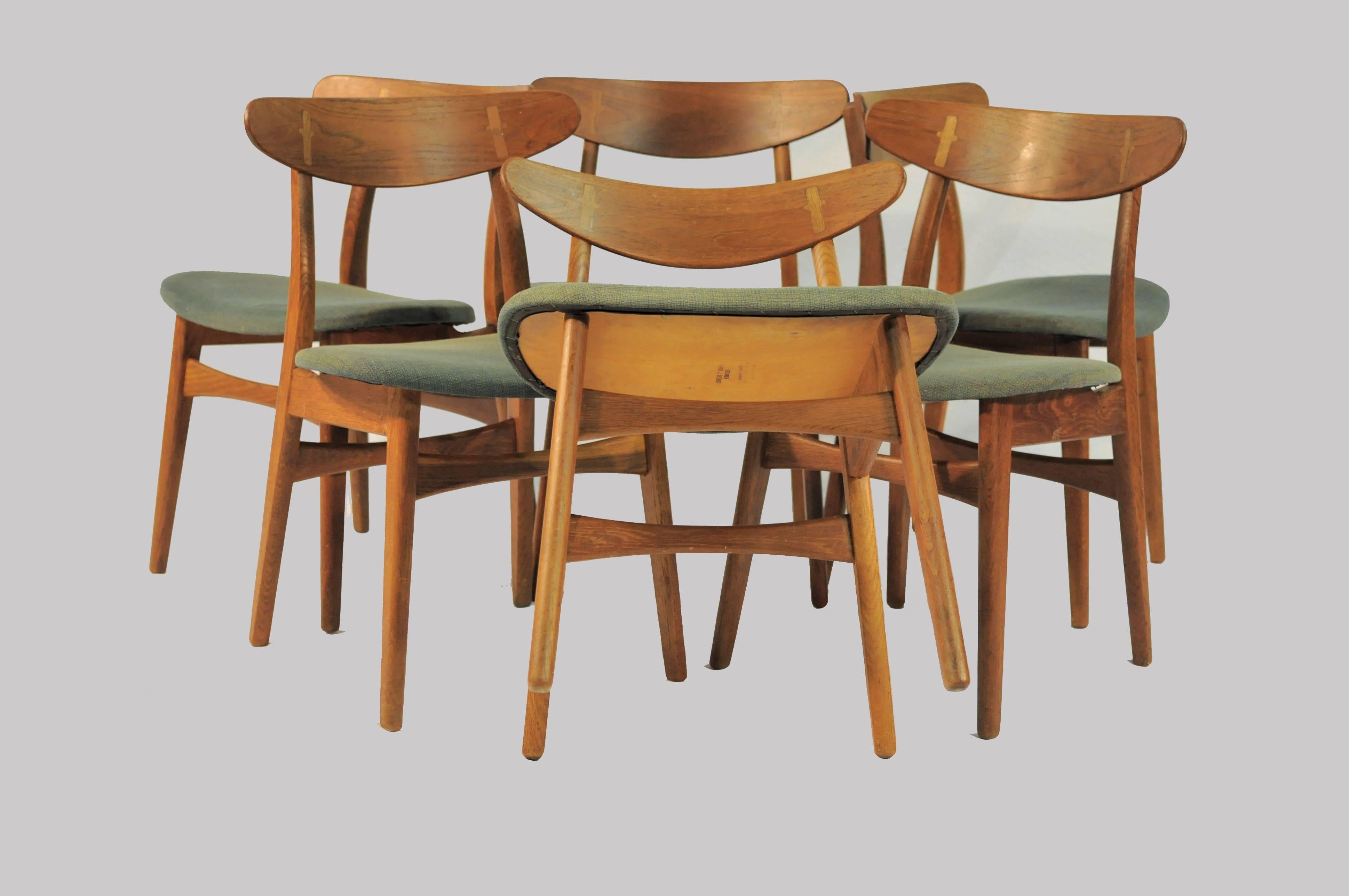 Scandinavian Modern 1950s Set of Six Hans Wegner Dining Chairs CH30 in Oak, Teak and Green Fabric