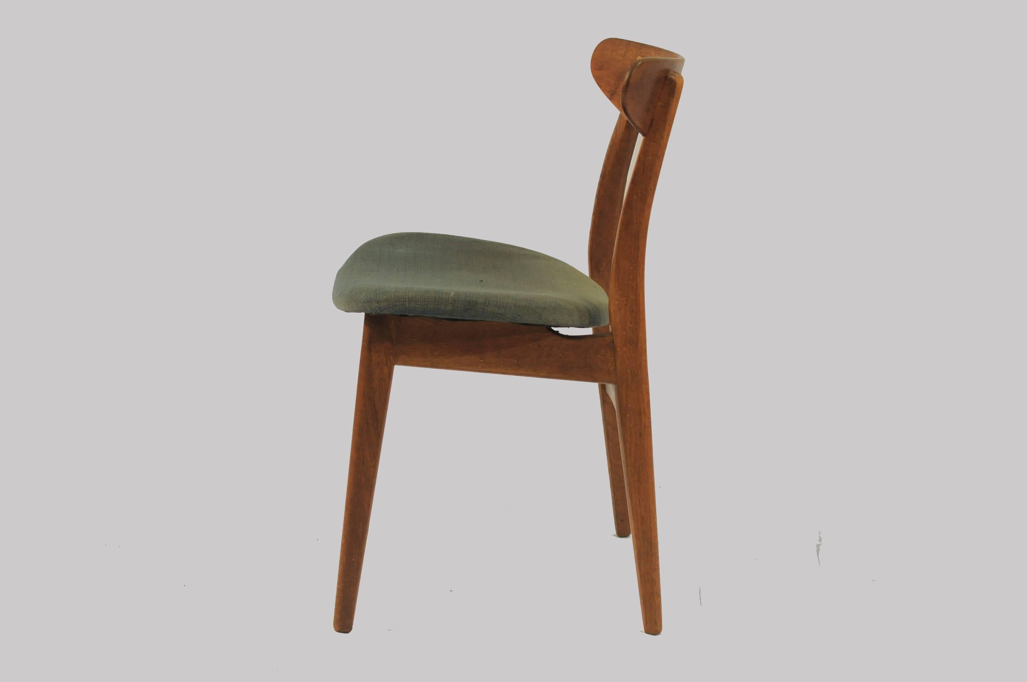 1950s Set of Six Hans Wegner Dining Chairs CH30 in Oak, Teak and Green Fabric In Good Condition In Knebel, DK