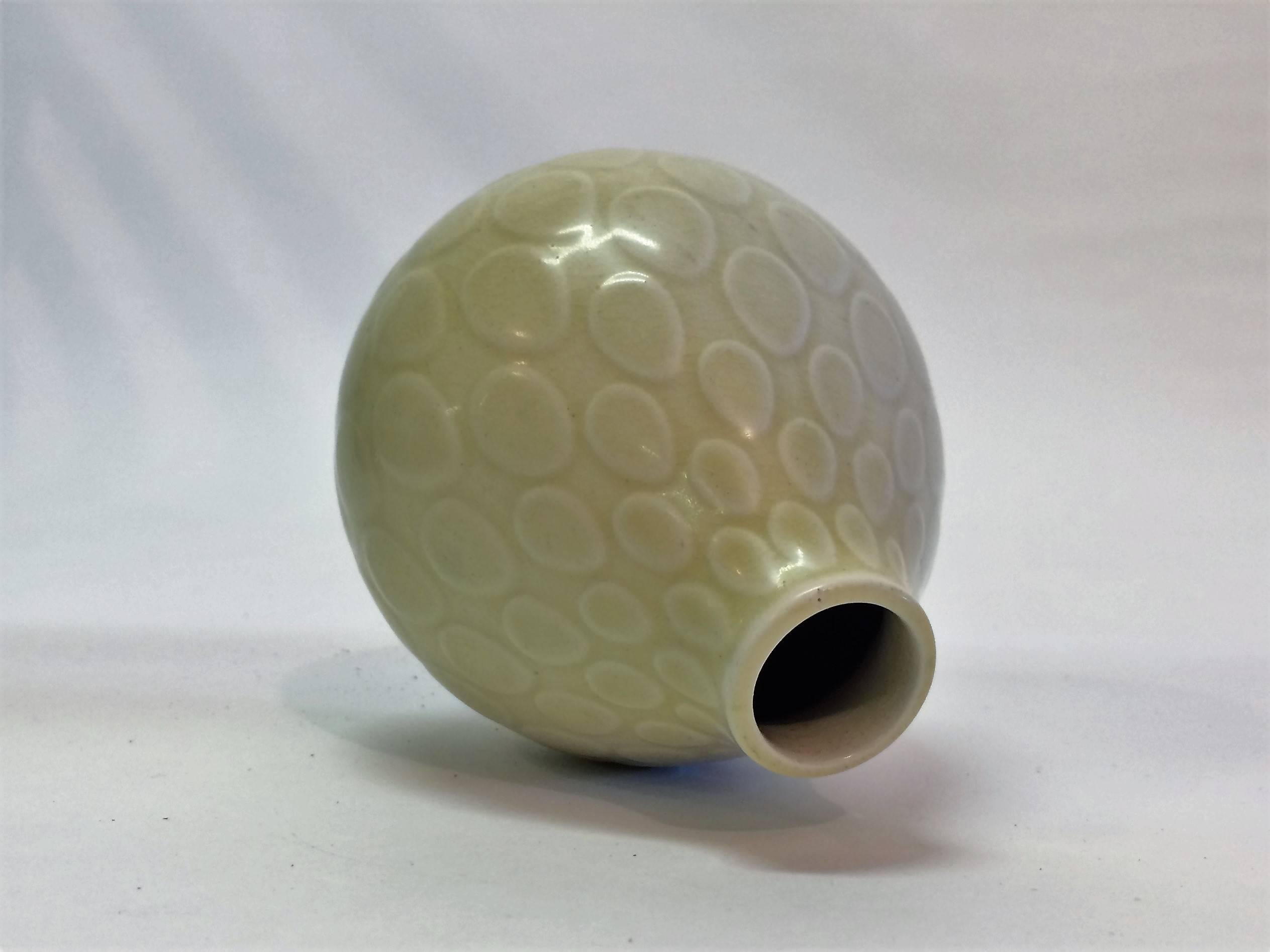 A small light yellow Nils Thorsson decorative vintage textured Aluminia / Royal Copenhagen faience Marselis vase #2633 from the 1950´s. 

Good vintage condition with minor craquelure. 

 