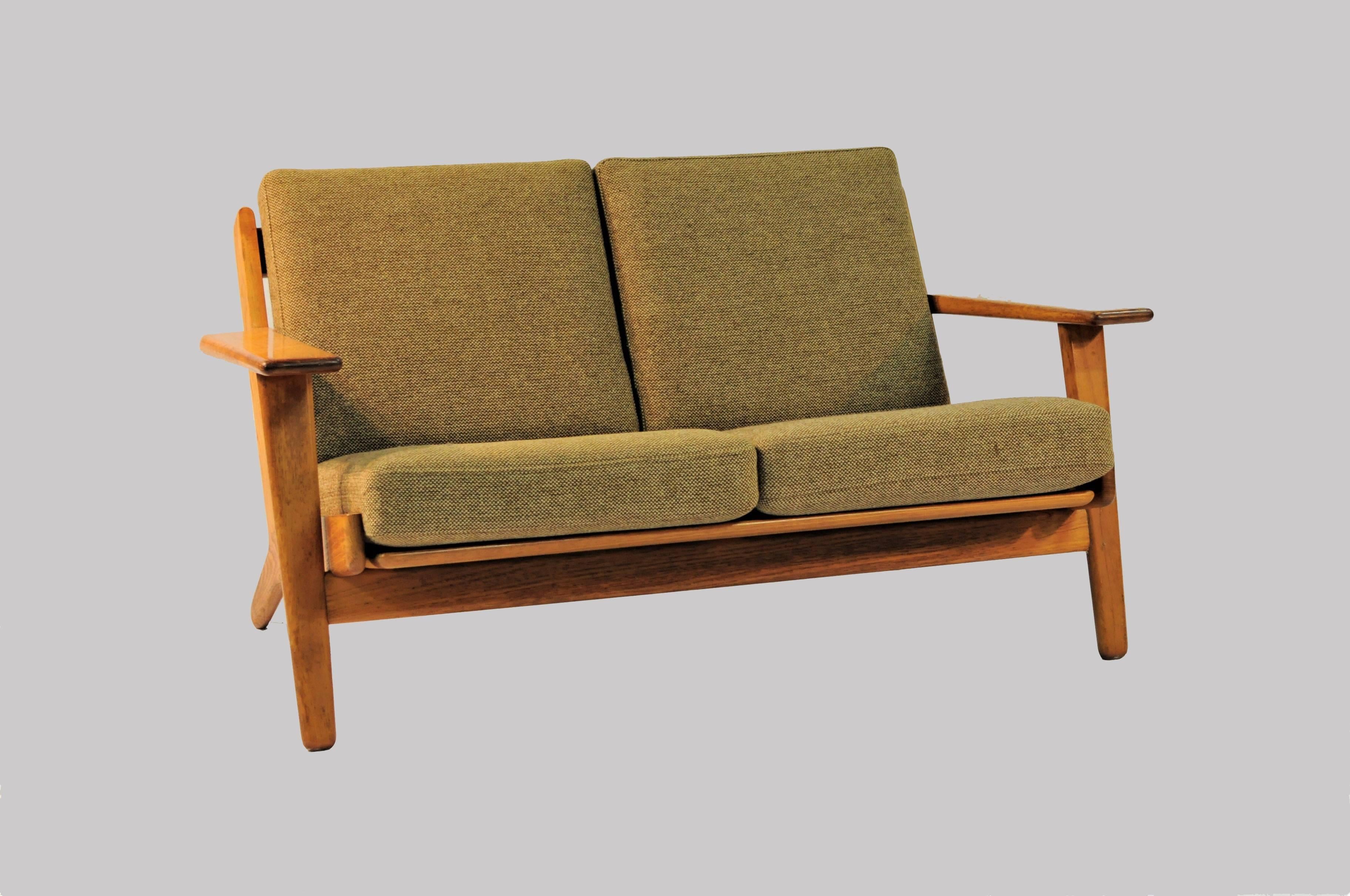 Rare teak two-seat model GE 290 sofa designed by Hans J. Wegner in 1959.

The sofa has been refinished by our cabinetmaker and is in very good condition.

As for all of our upholstered items we will be happy to give you an offer for