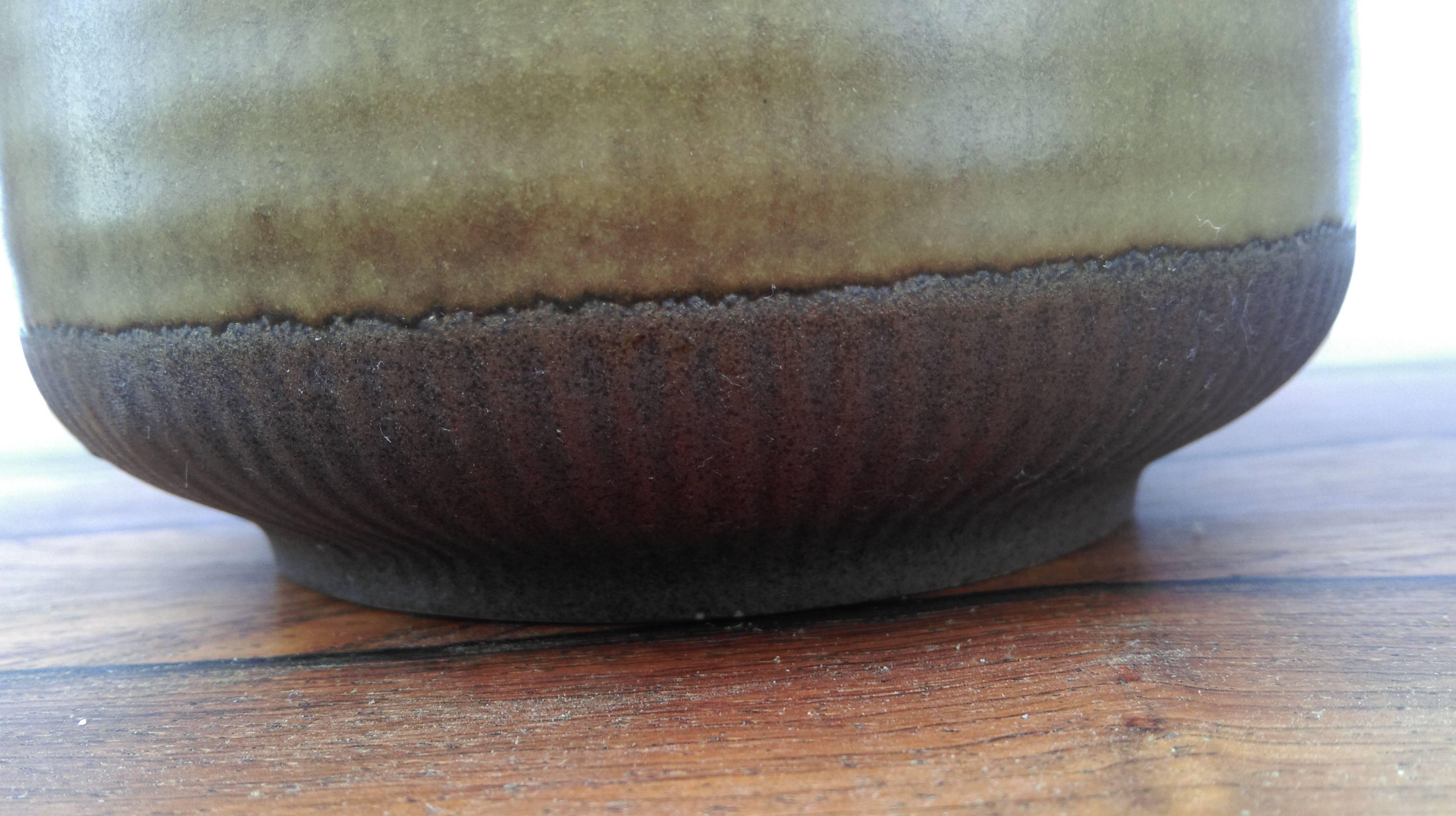 Gunnar Nylund brown ceramic vase in good condition with glaze in shades of brown. 
Signed by Rörstrand G.N. Sweden