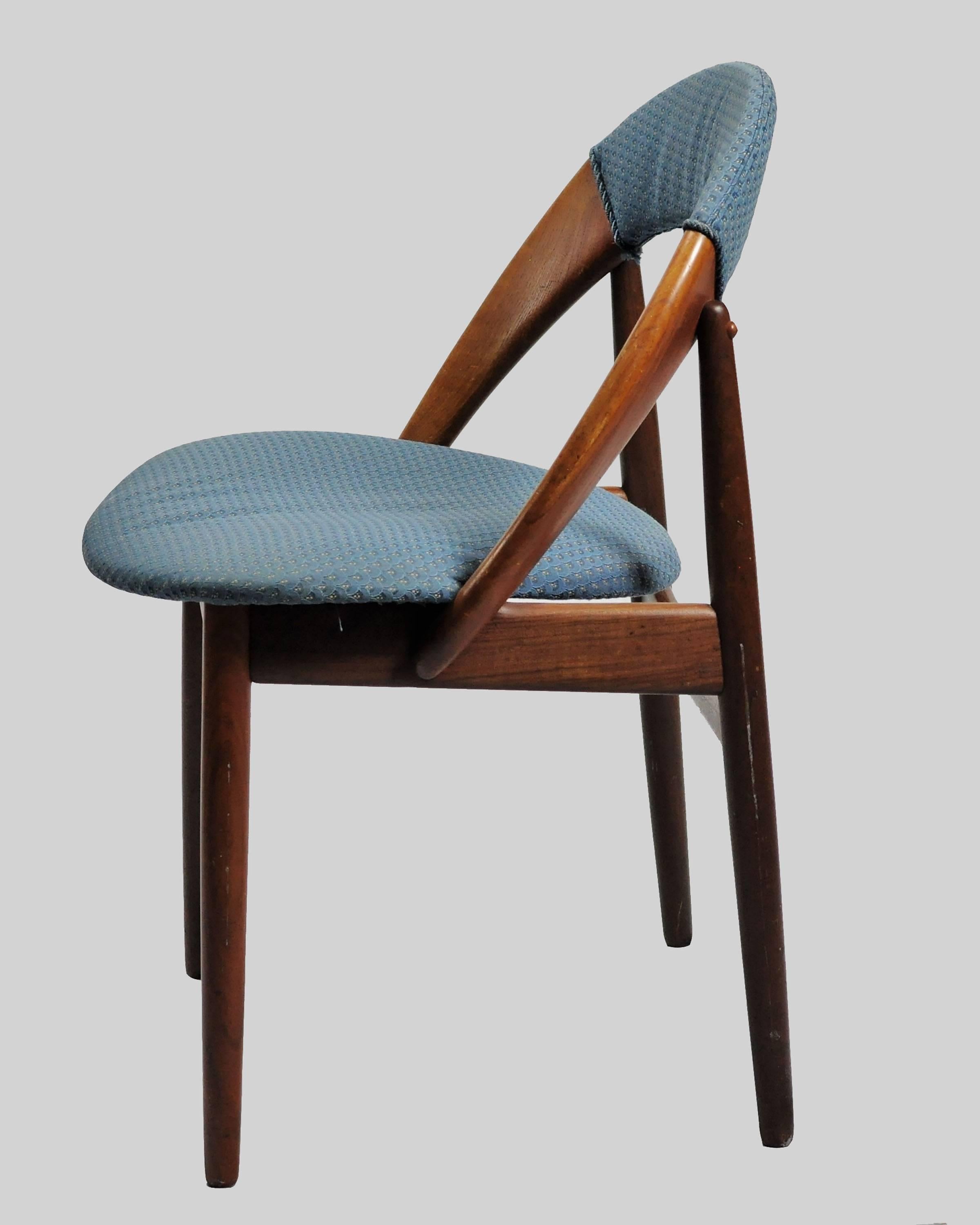 Side chair designed by Arne Hovmand-Olsen in the 1960s.

Frames of the chairs are refinished and seats and backrest will be reupholstered in fabric and color of your choice from KVADRAT.