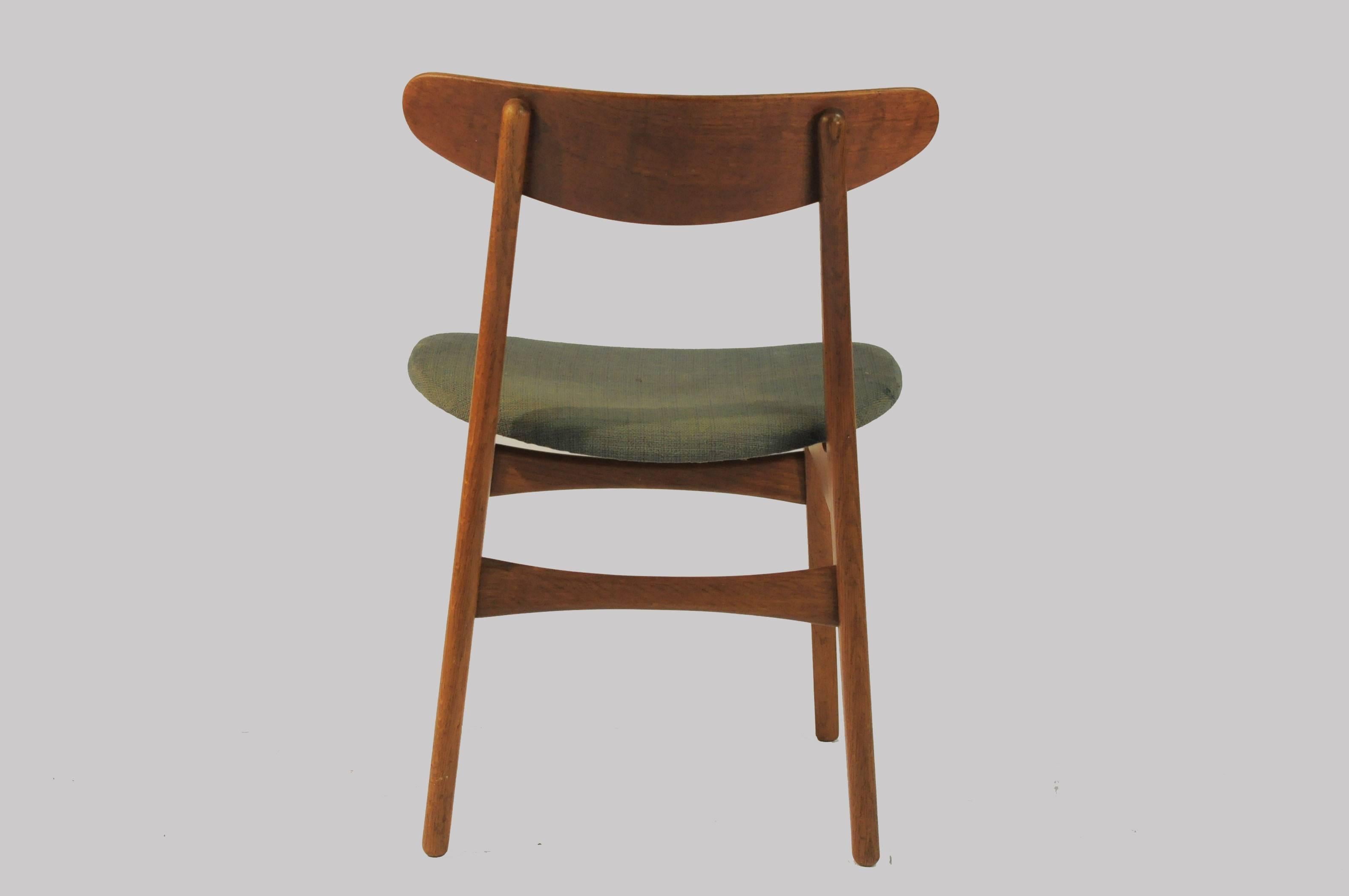 Scandinavian Modern 1950s Set of Eight Hans Wegner Dining Chairs CH30 in Oak, Teak and Green Fabric