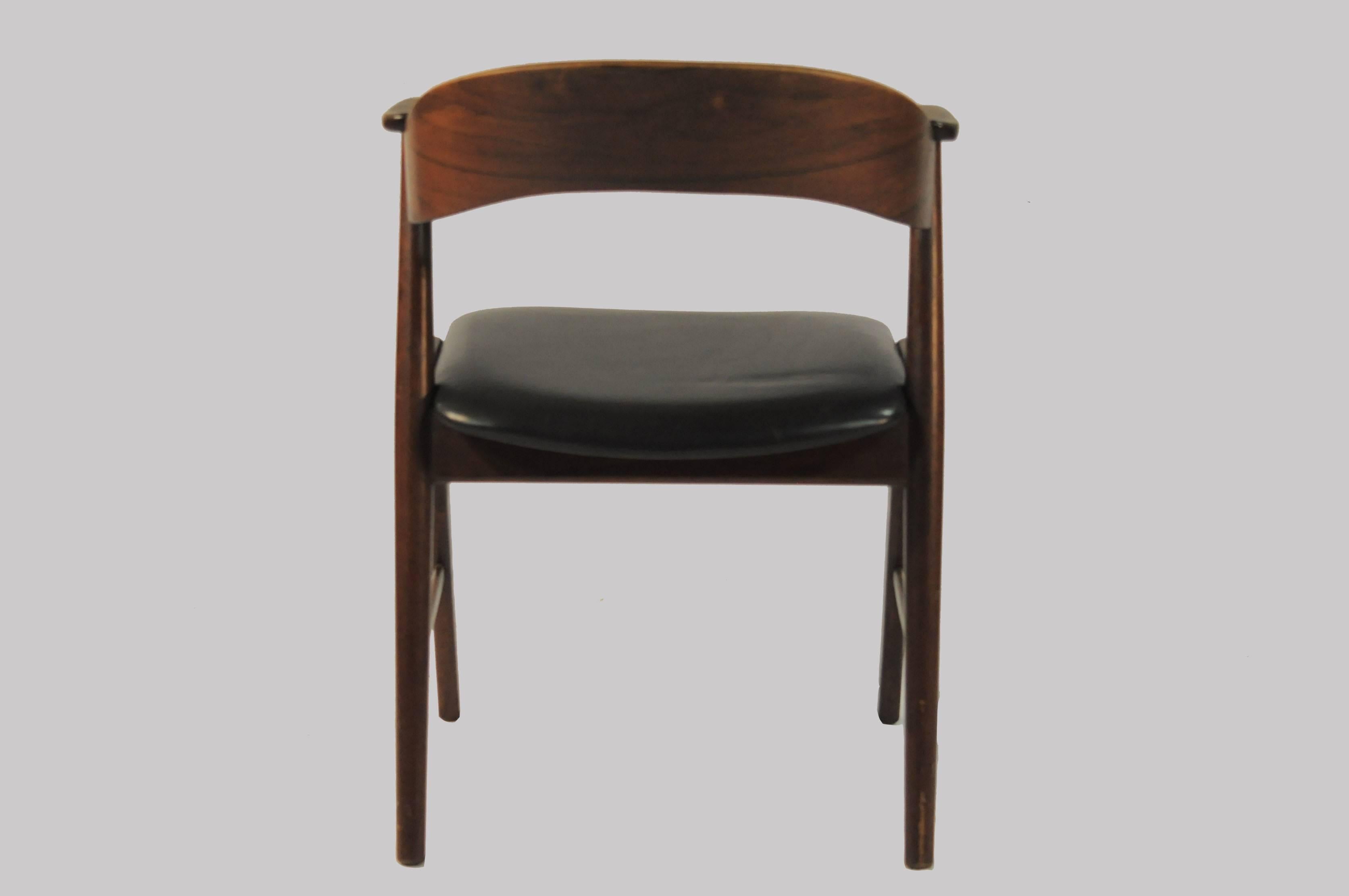 Mid-20th Century 1960s Set of Six Rosewood Dining Chairs Known as Model 32