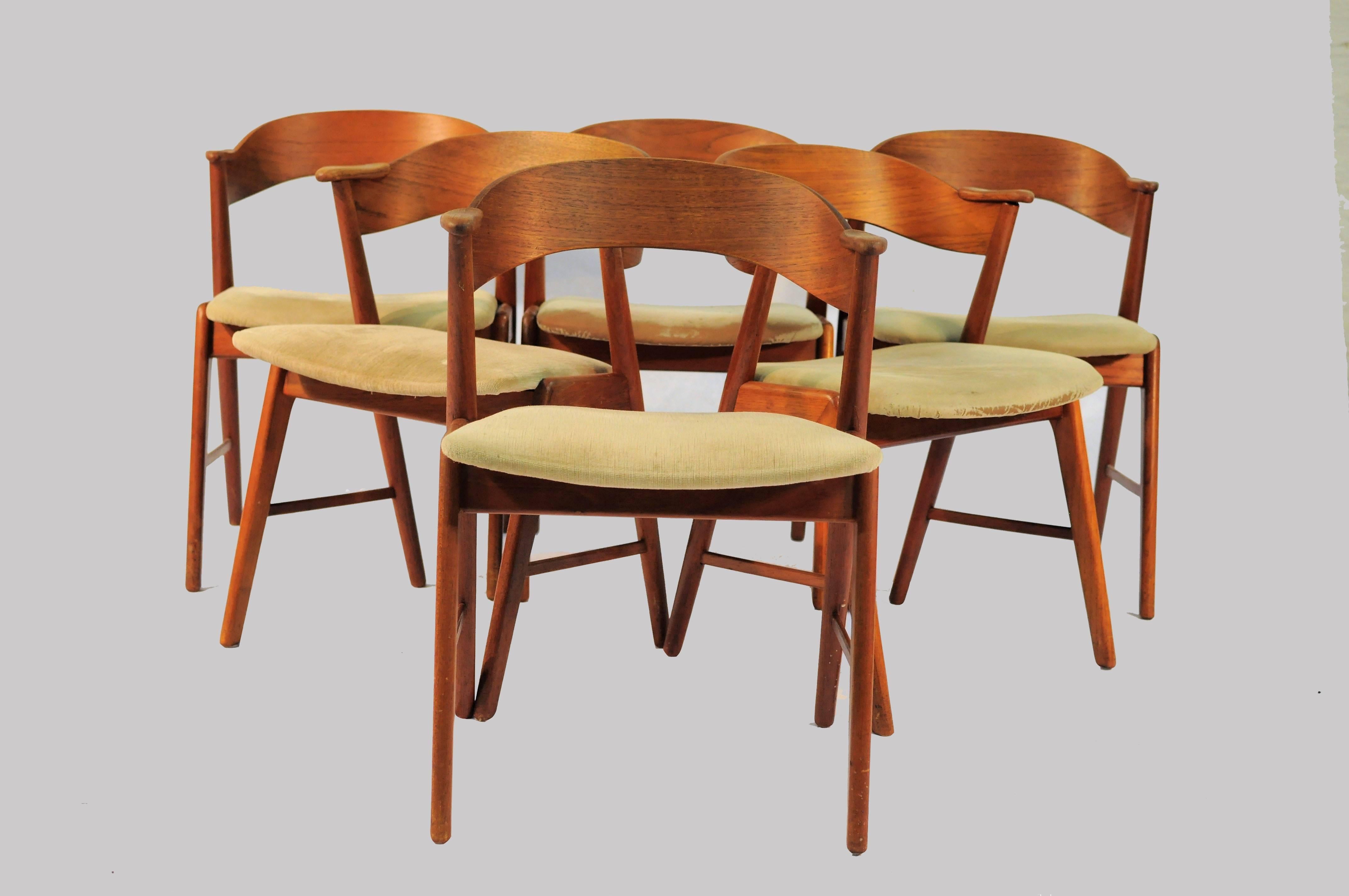 Set of Six dining chairs in teak with curved backrests and elegant frames. The chairs are commonly known as model 32 and by many attributed to Kai Kristiansen.

The chairs are well crafted and feature refinished frames and old upholstery.

As for