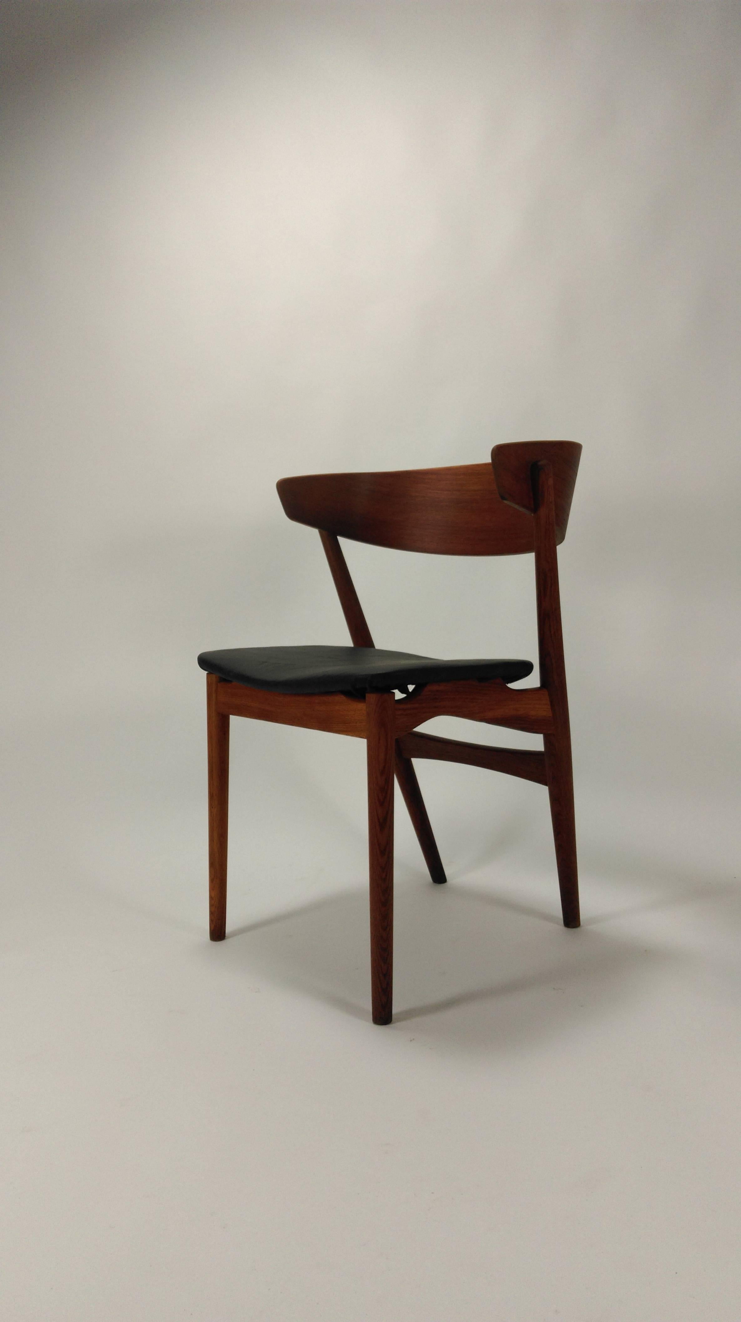 Scandinavian Modern 1960s Pair of Danish Dining Chairs in Teak and Oak by Helge Sibast For Sale